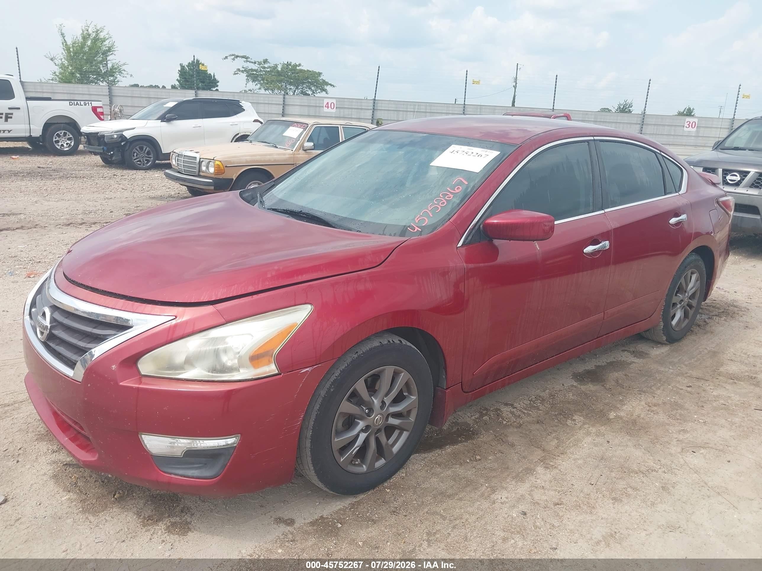 2015 Nissan Altima 2.5 S Red vin: 1N4AL3AP3FN394118