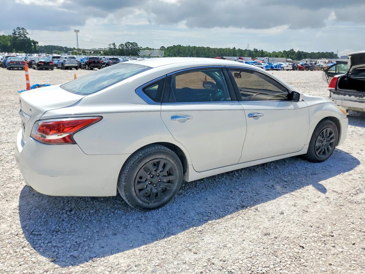 2015 Nissan Altima 2.5 S White vin: 1N4AL3AP3FN890634
