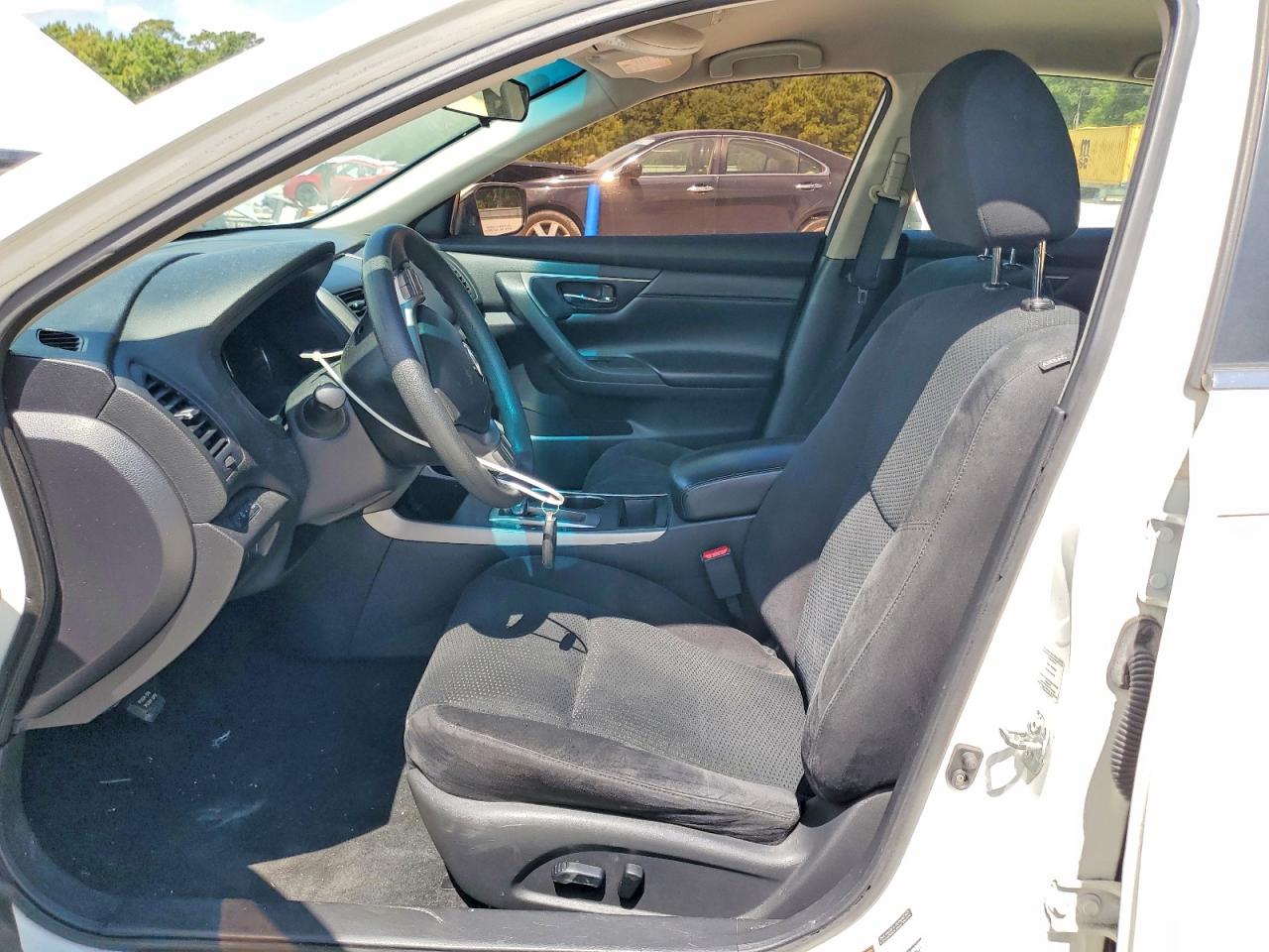 2015 Nissan Altima 2.5 S White vin: 1N4AL3AP3FN890634