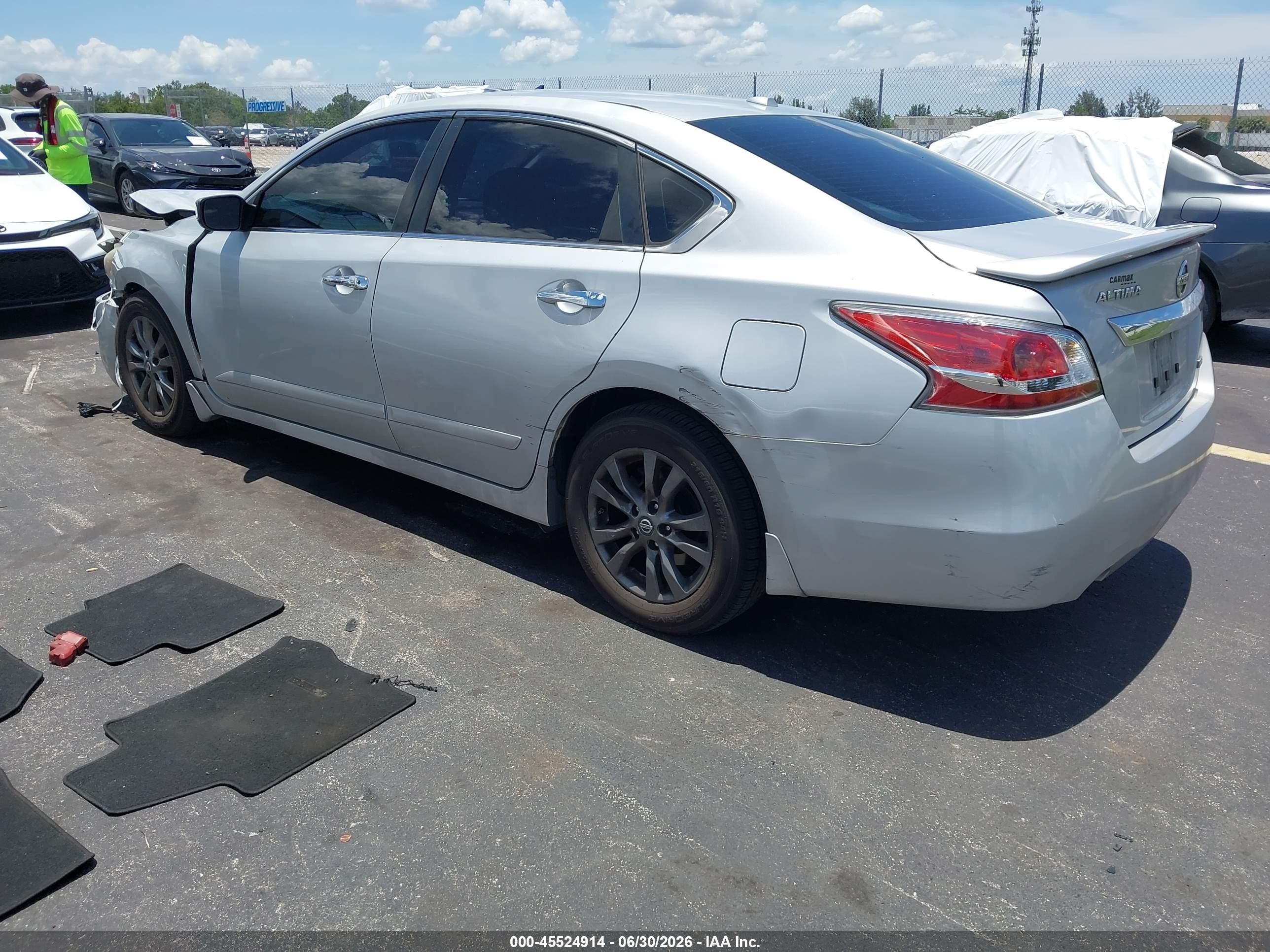 2015 Nissan Altima 2.5 S Silver vin: 1N4AL3AP3FN903611