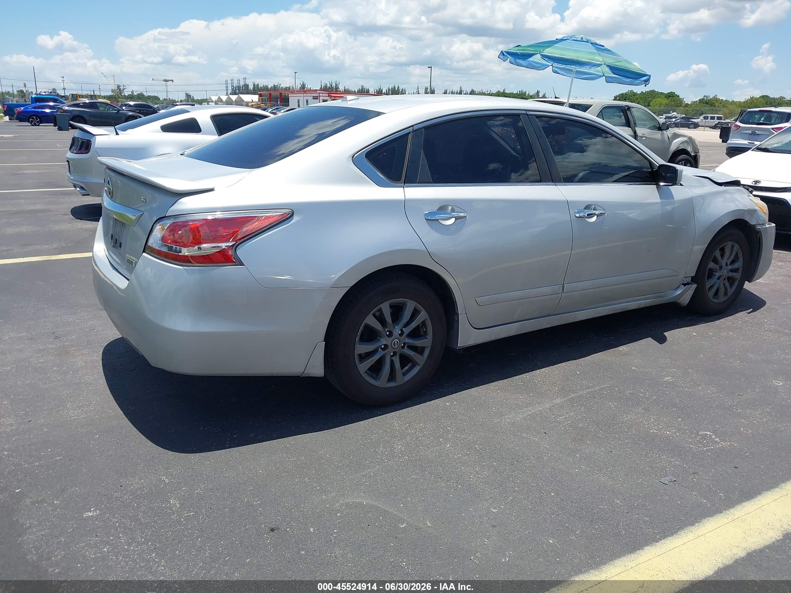 2015 Nissan Altima 2.5 S Silver vin: 1N4AL3AP3FN903611