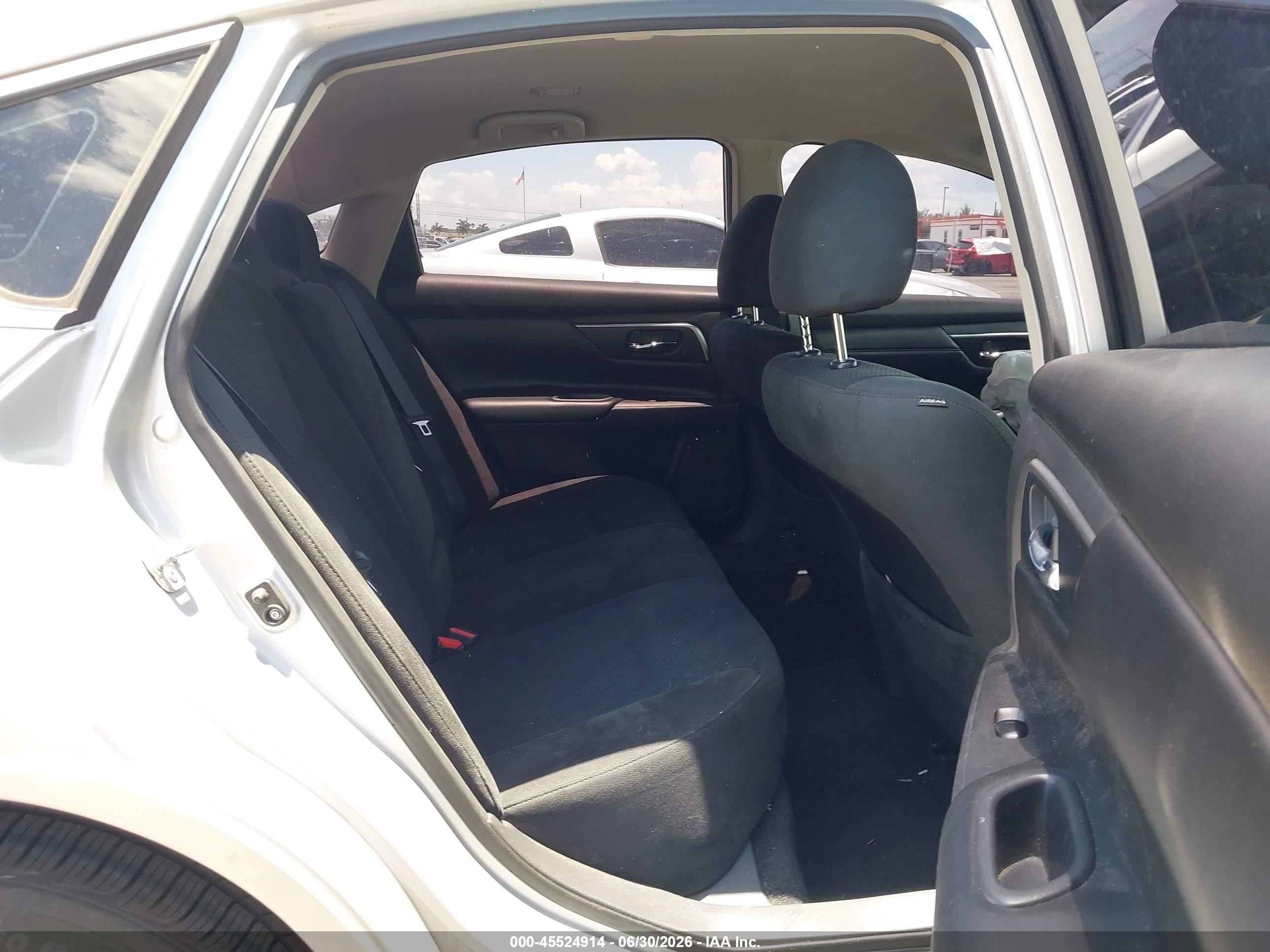 2015 Nissan Altima 2.5 S Silver vin: 1N4AL3AP3FN903611
