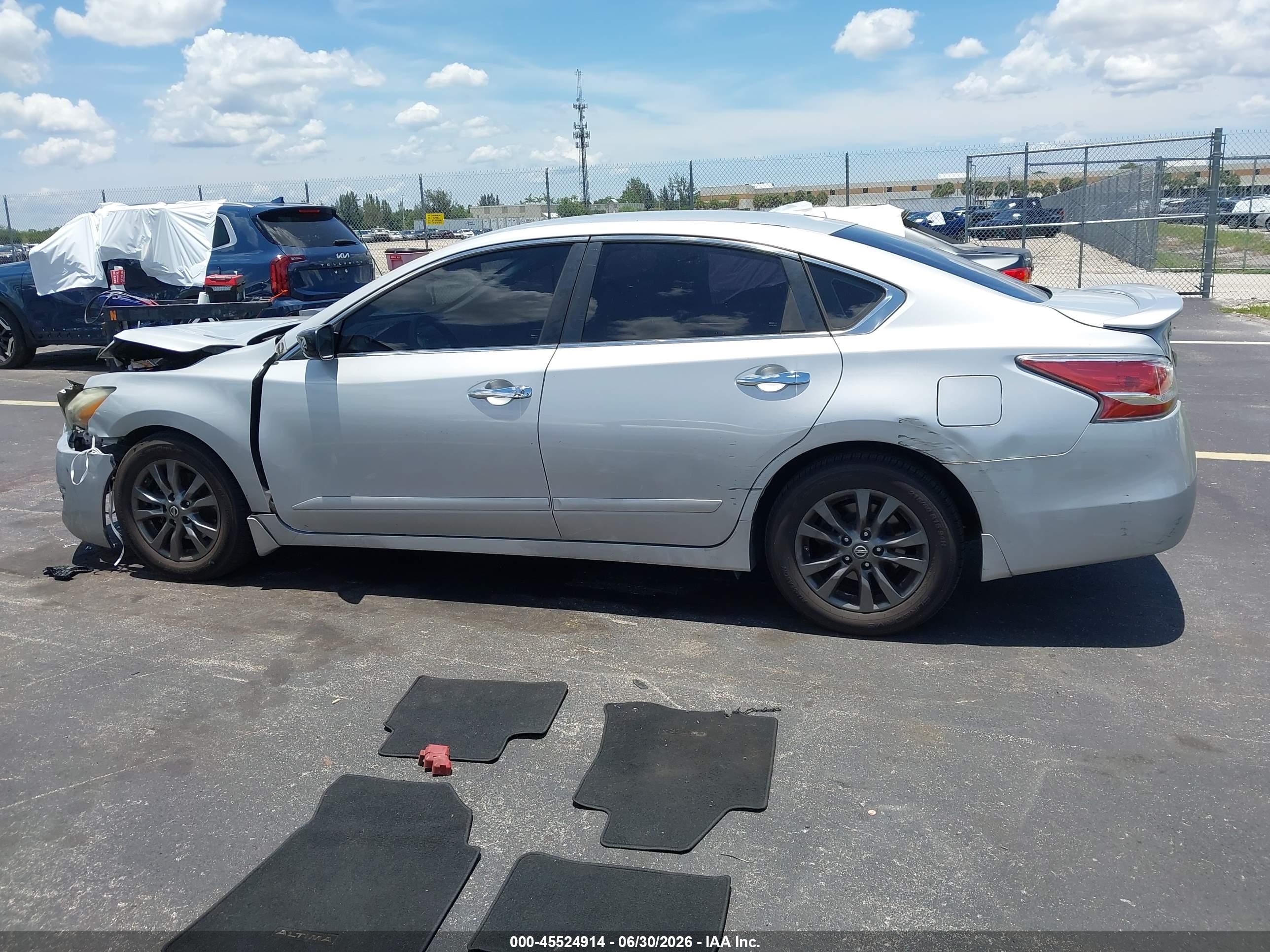 2015 Nissan Altima 2.5 S Silver vin: 1N4AL3AP3FN903611