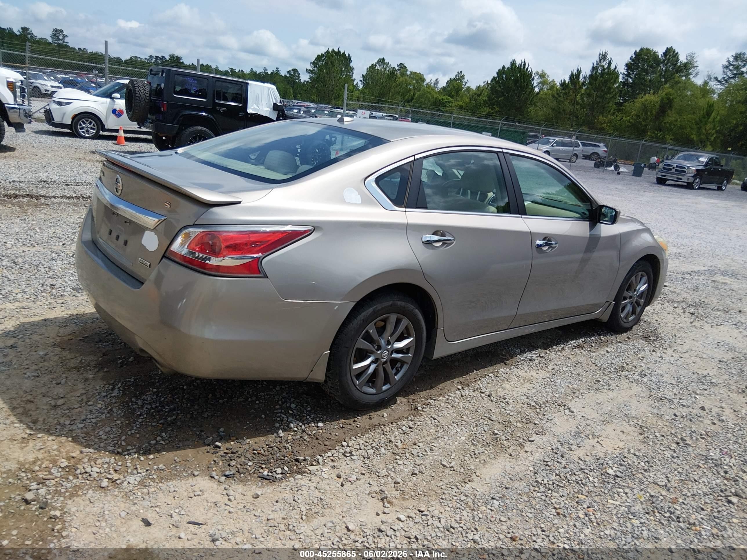 2015 Nissan Altima 2.5 S Beige vin: 1N4AL3AP3FN916116