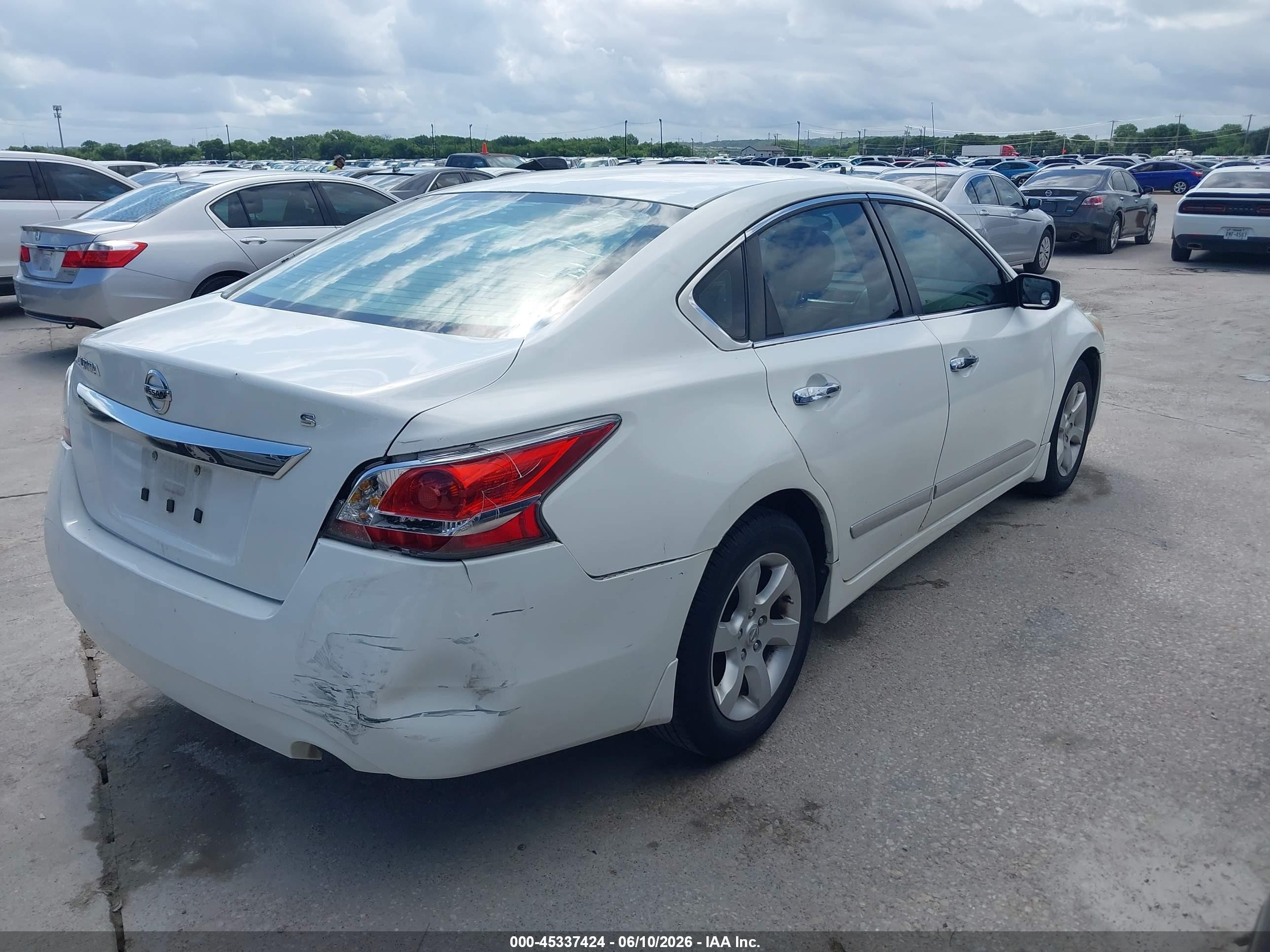 2015 Nissan Altima 2.5 S White vin: 1N4AL3AP3FN918366