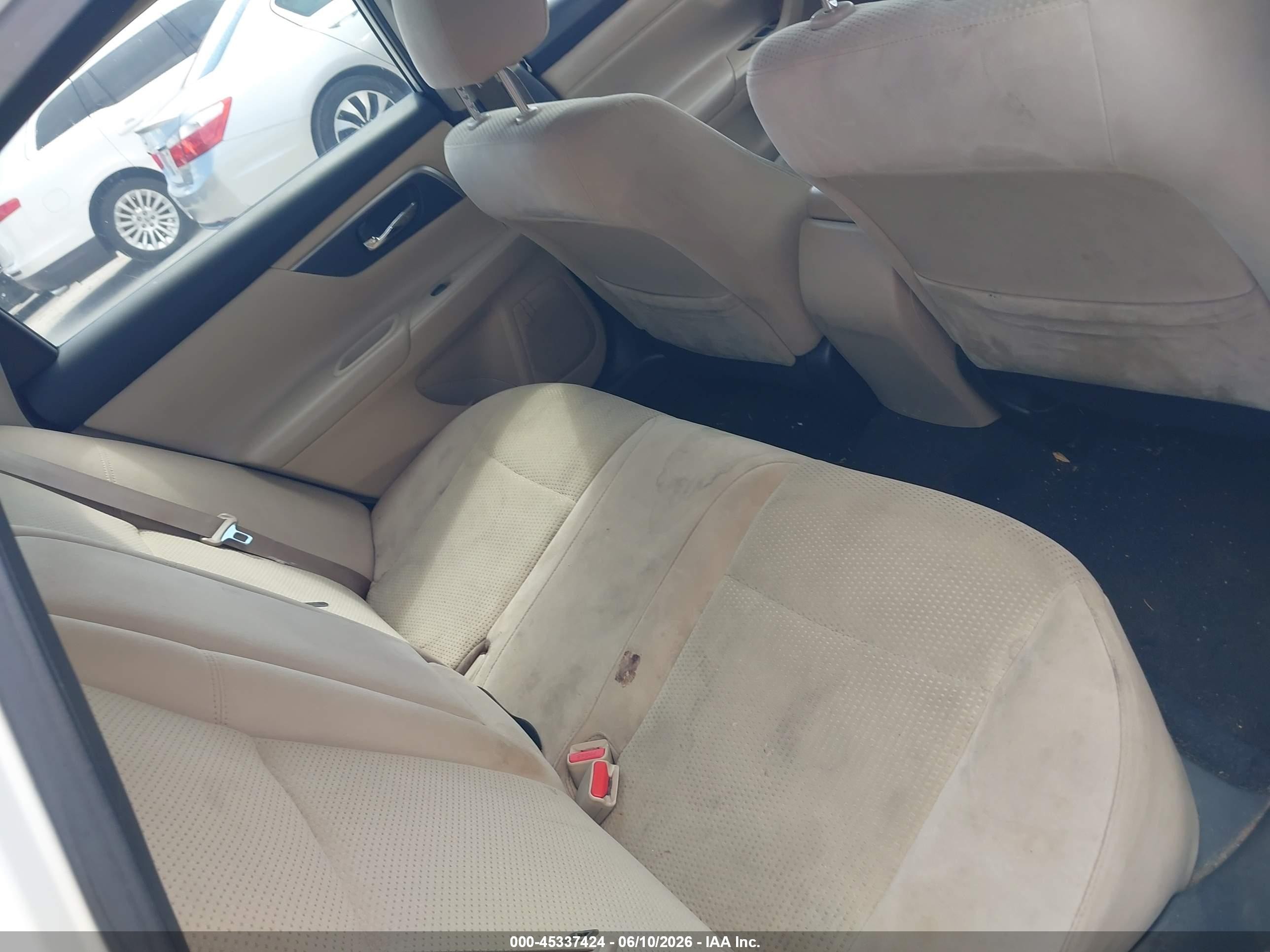 2015 Nissan Altima 2.5 S White vin: 1N4AL3AP3FN918366