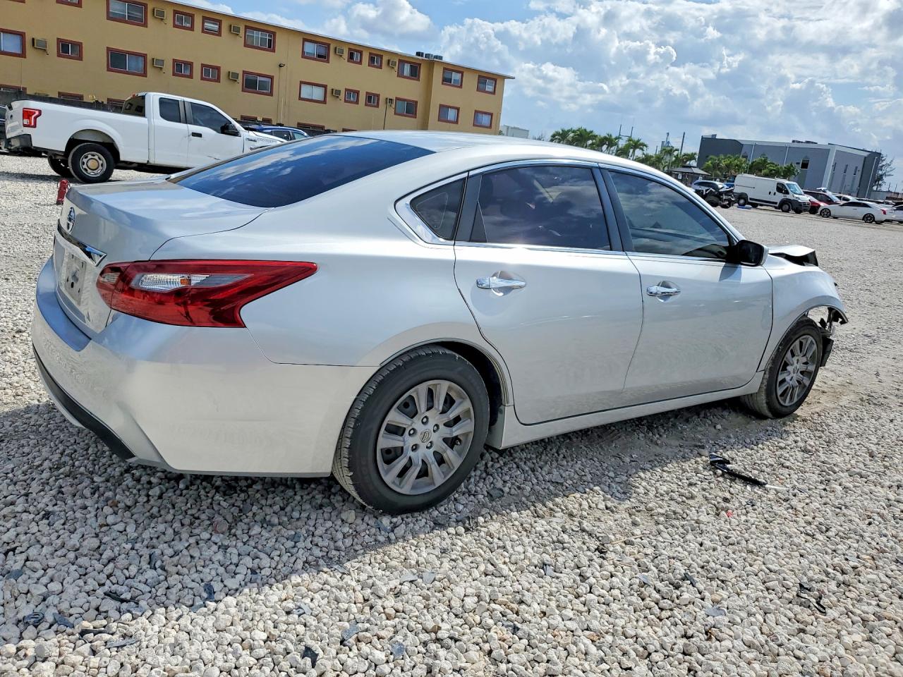2018 Nissan Altima 2.5 S Silver vin: 1N4AL3AP3JC194828