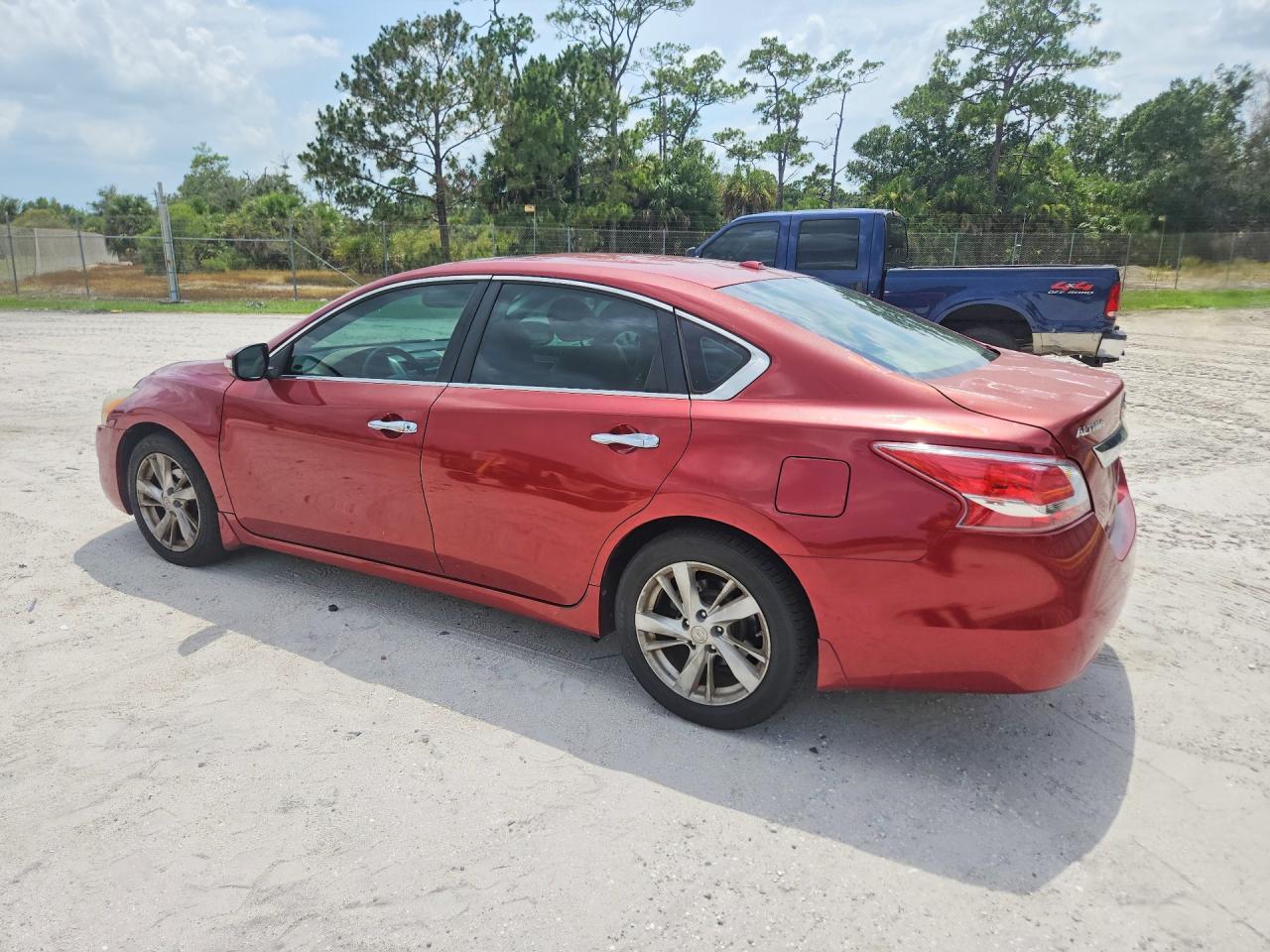 2013 Nissan Altima 2.5 Red vin: 1N4AL3AP4DC151460