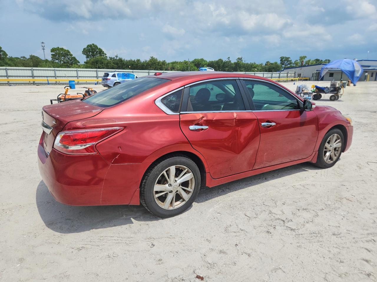 2013 Nissan Altima 2.5 Red vin: 1N4AL3AP4DC151460