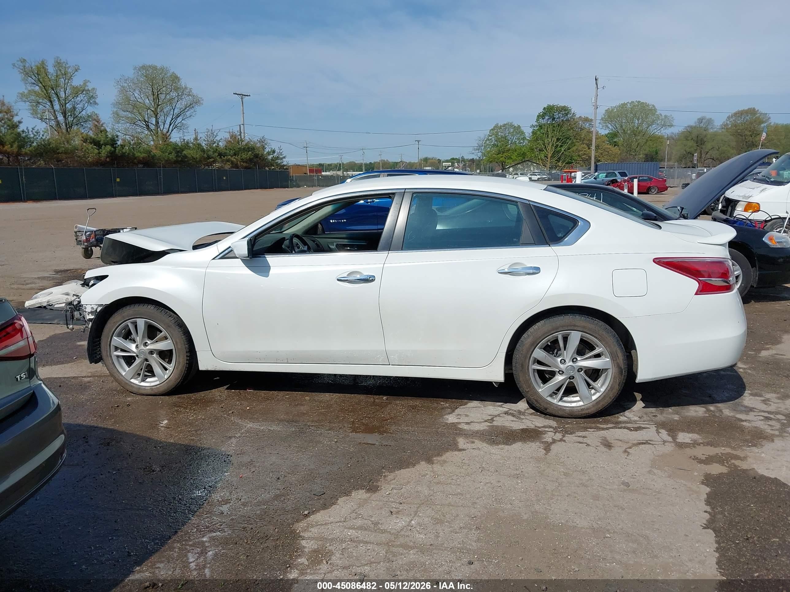 2013 Nissan Altima 2.5 Sv White vin: 1N4AL3AP4DC183583