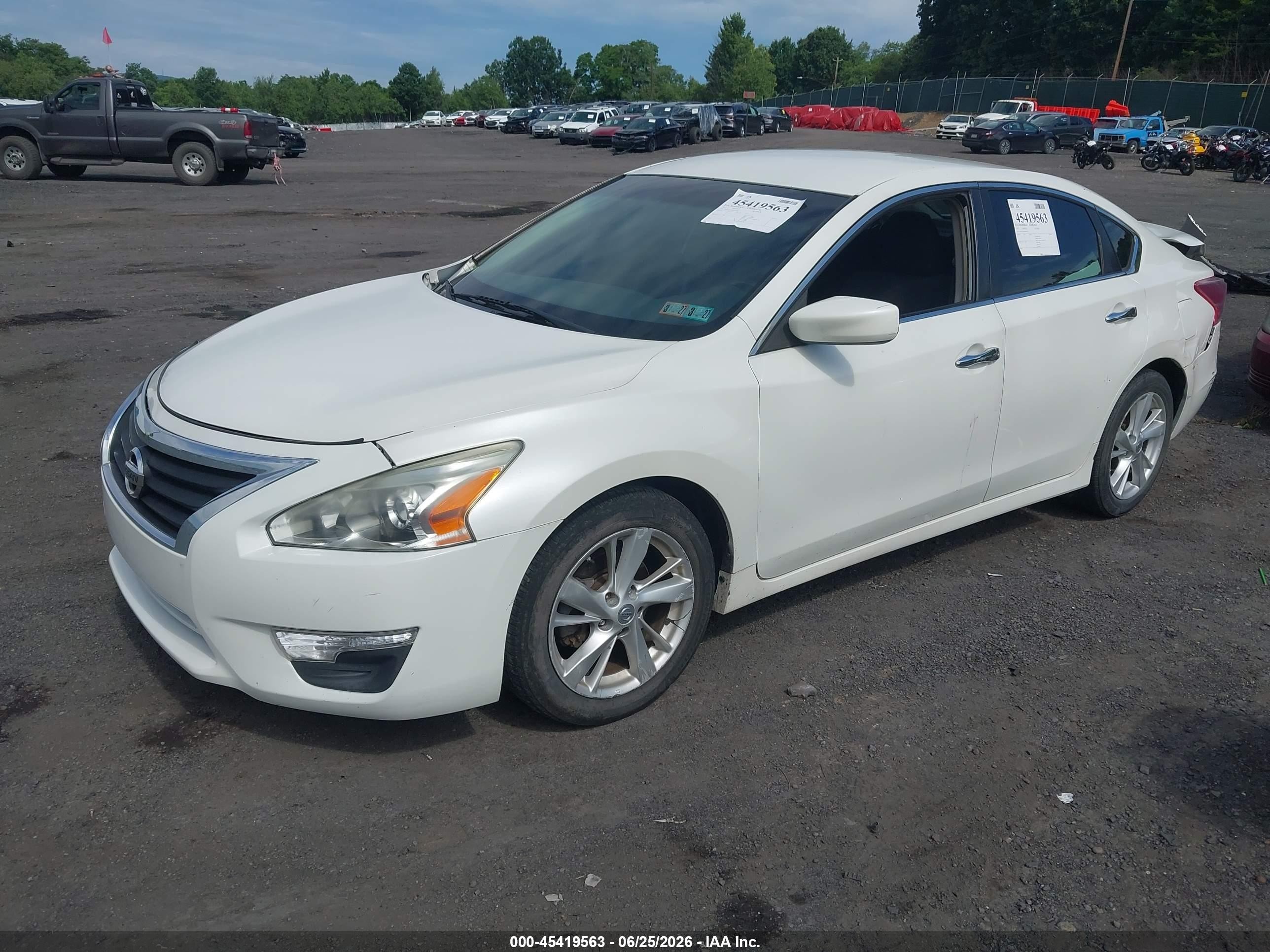 2013 Nissan Altima 2.5 Sv White vin: 1N4AL3AP4DN427916
