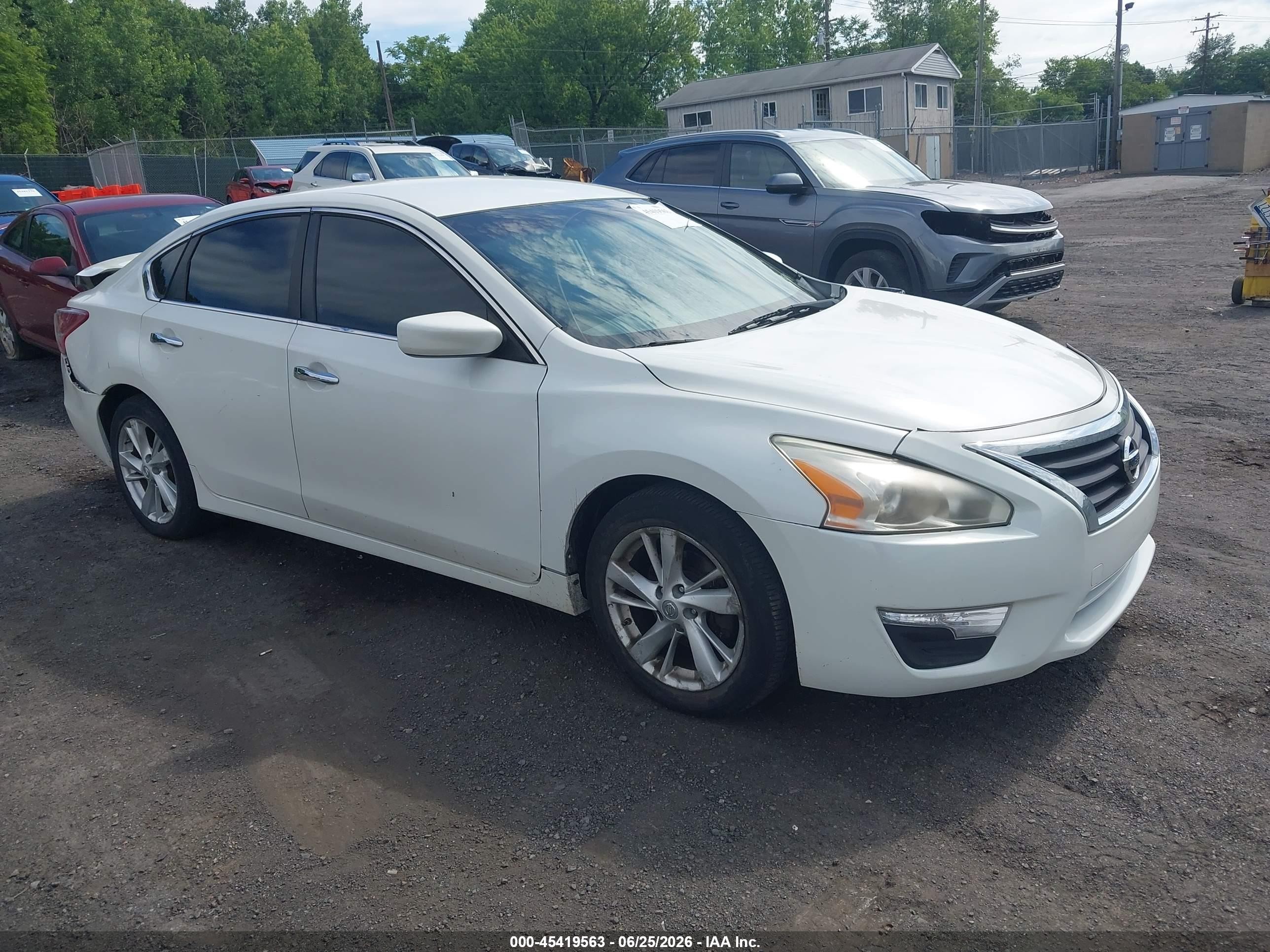 2013 Nissan Altima 2.5 Sv White vin: 1N4AL3AP4DN427916