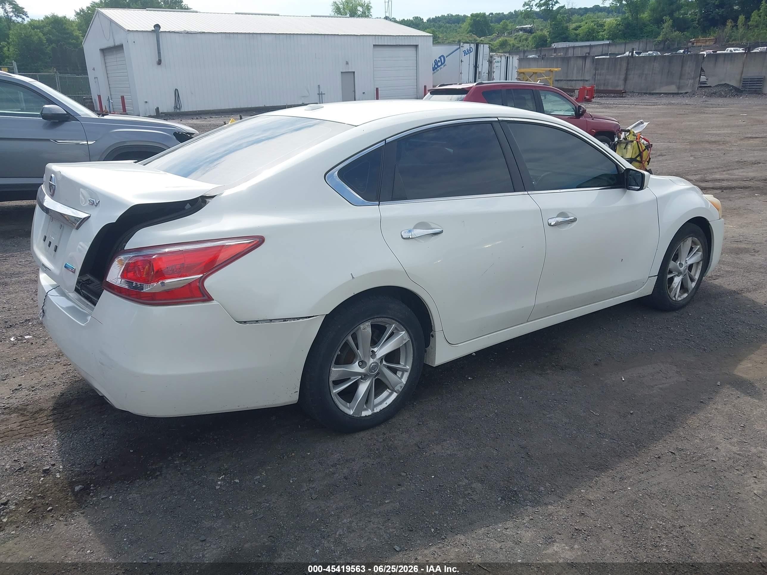 2013 Nissan Altima 2.5 Sv White vin: 1N4AL3AP4DN427916