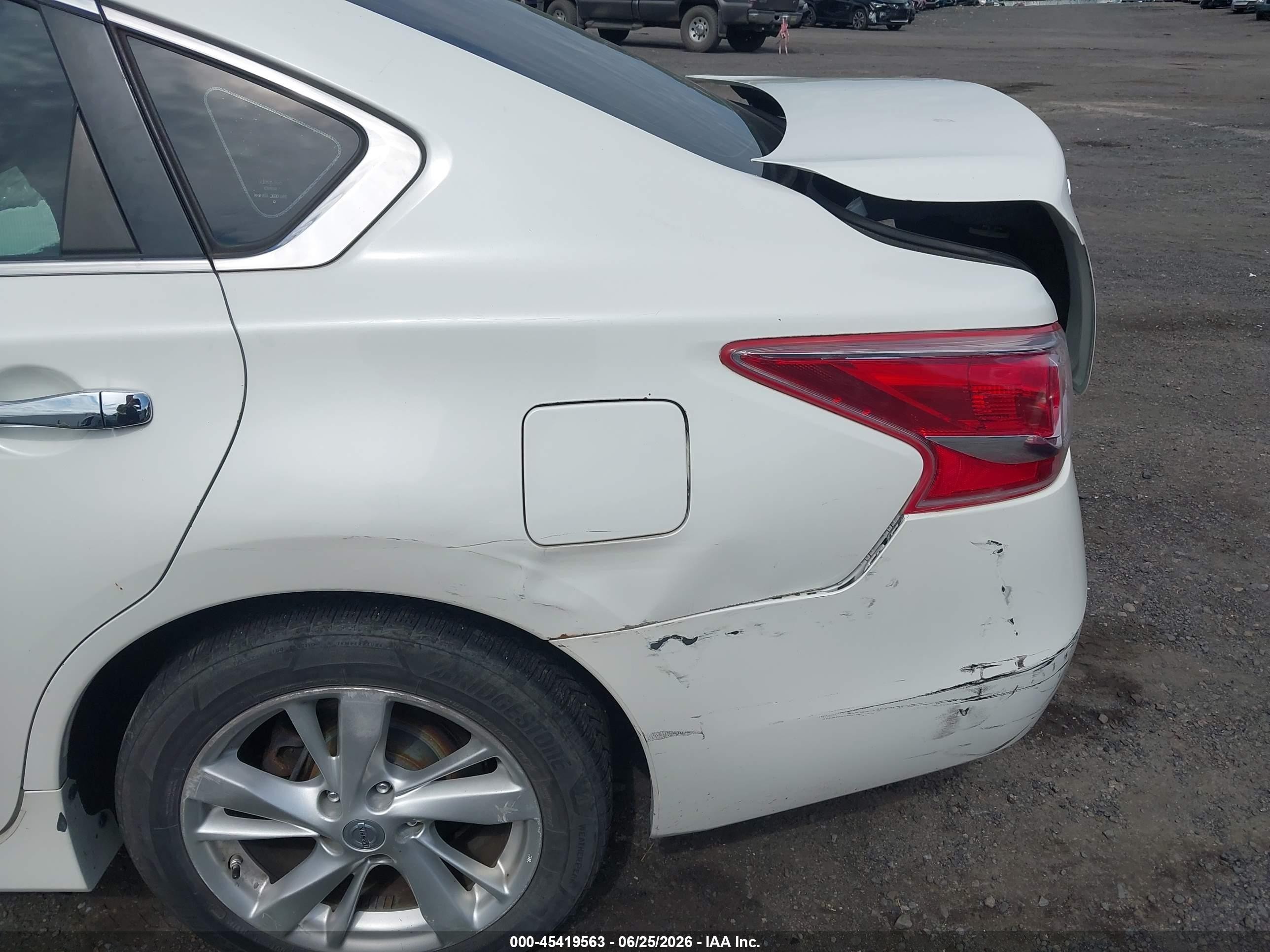 2013 Nissan Altima 2.5 Sv White vin: 1N4AL3AP4DN427916