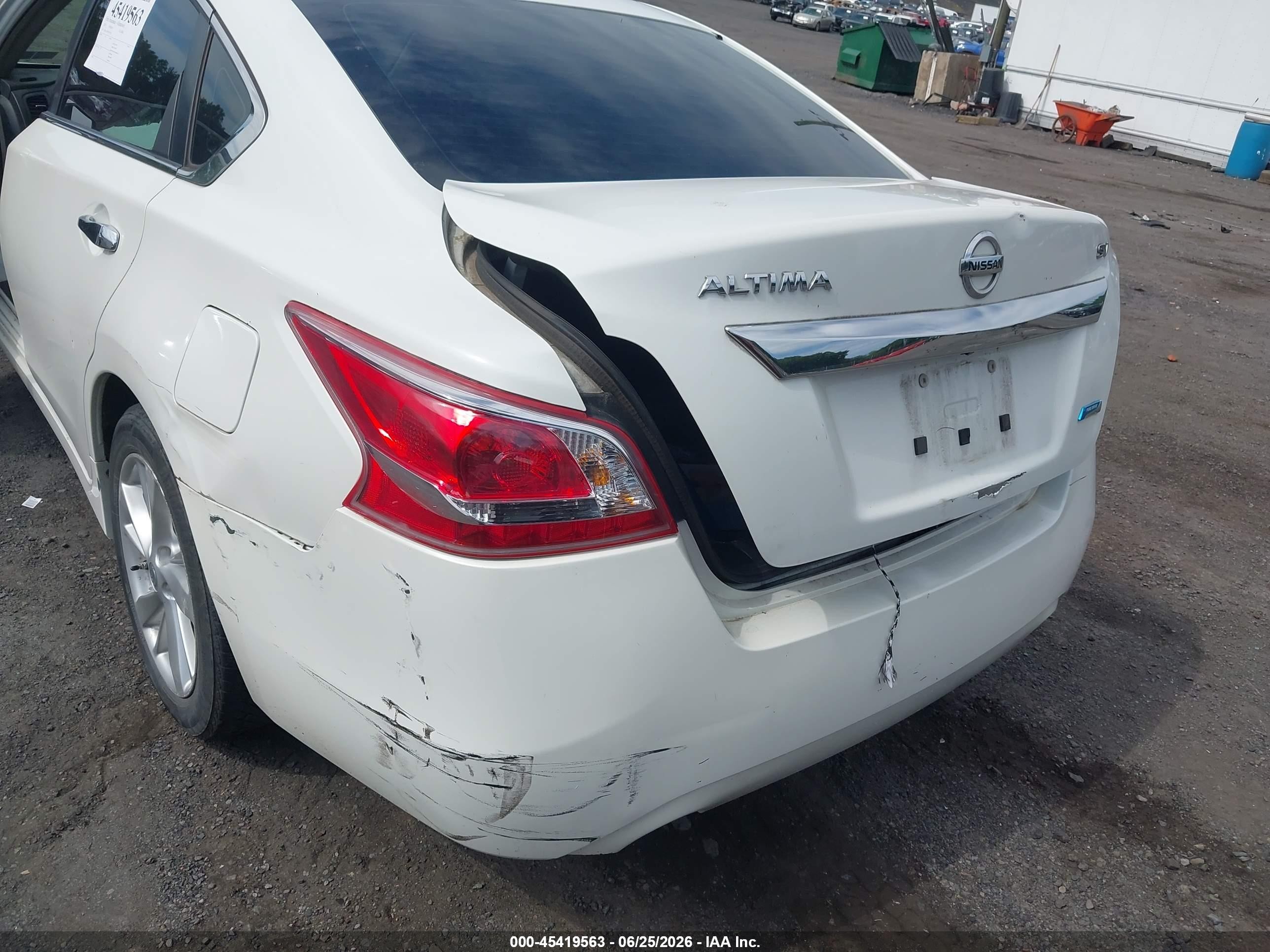 2013 Nissan Altima 2.5 Sv White vin: 1N4AL3AP4DN427916