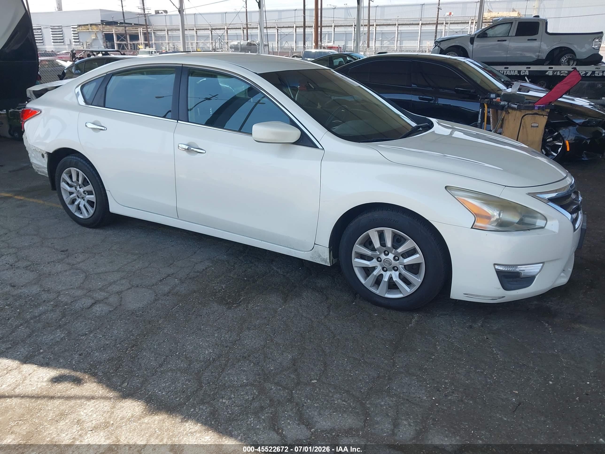 2013 Nissan Altima 2.5 S White vin: 1N4AL3AP4DN532021