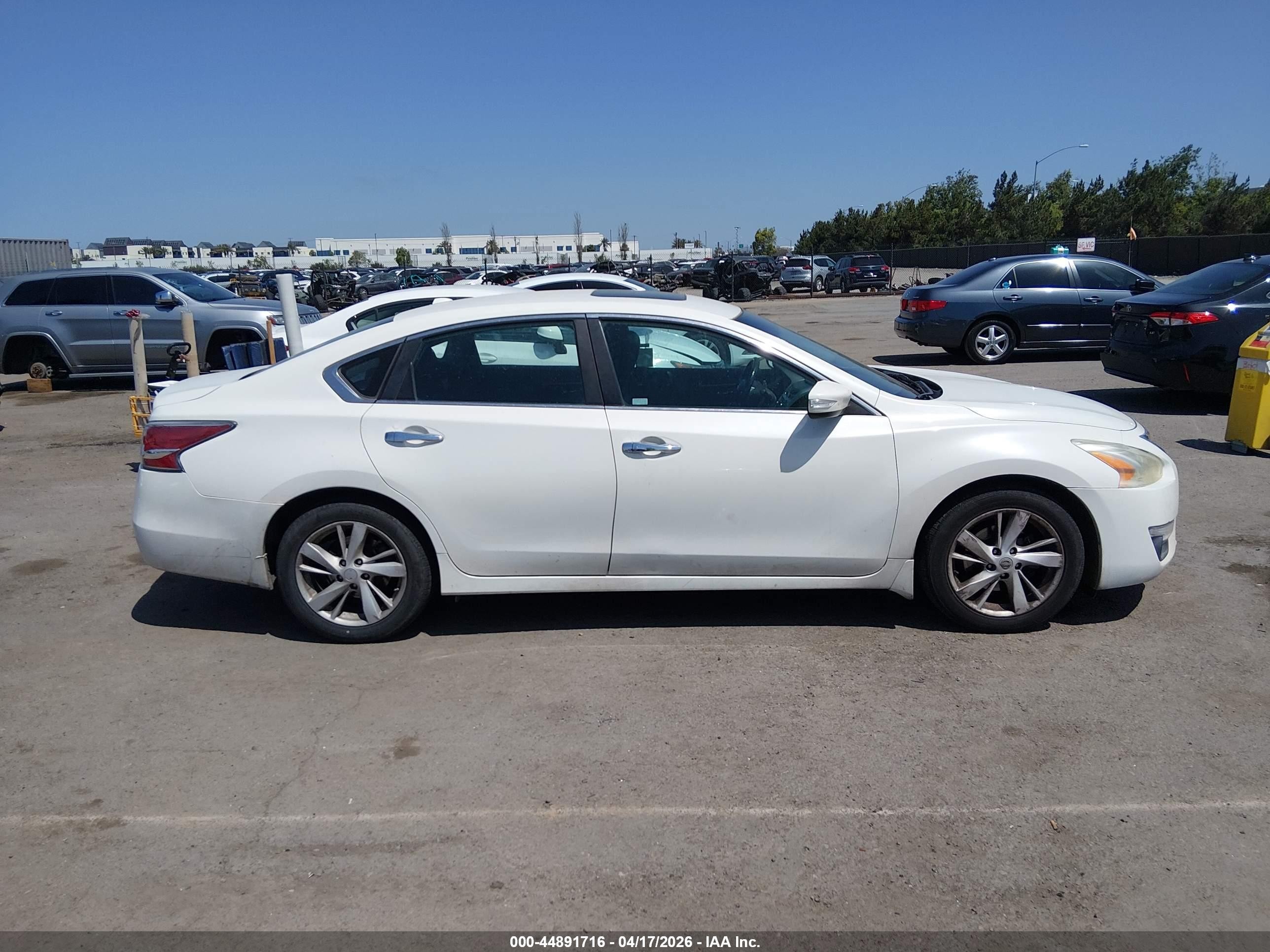 2014 Nissan Altima 2.5 Sv White vin: 1N4AL3AP4EC299108