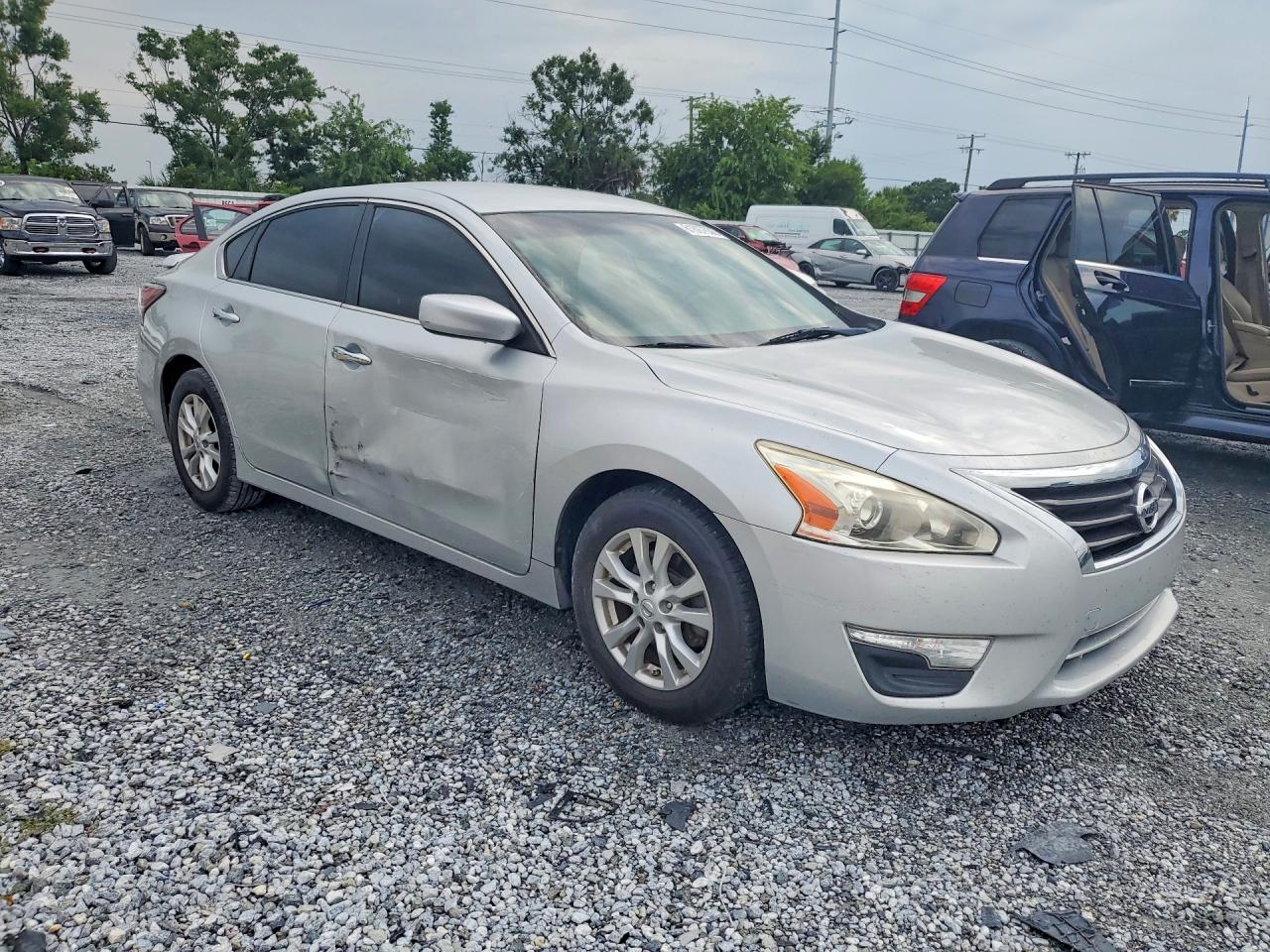 2014 Nissan Altima 2.5 S Silver vin: 1N4AL3AP4EC409428