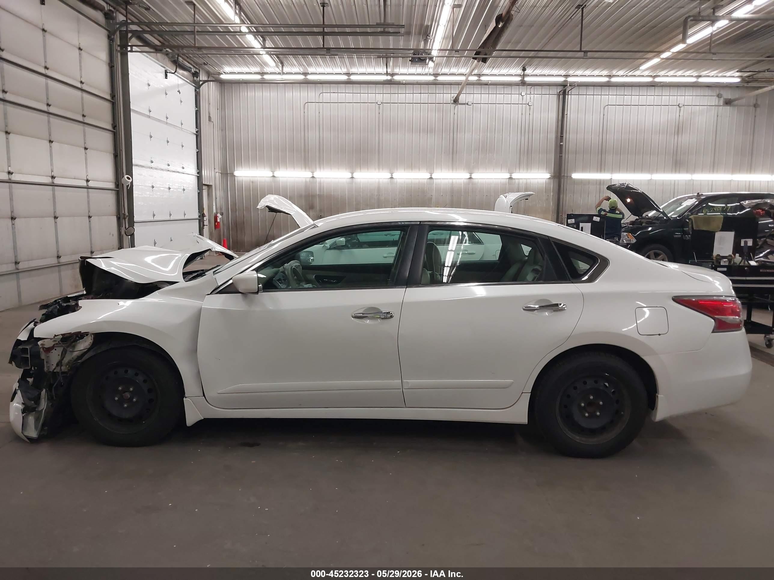 2014 Nissan Altima 2.5 S Белый vin: 1N4AL3AP4EN228835