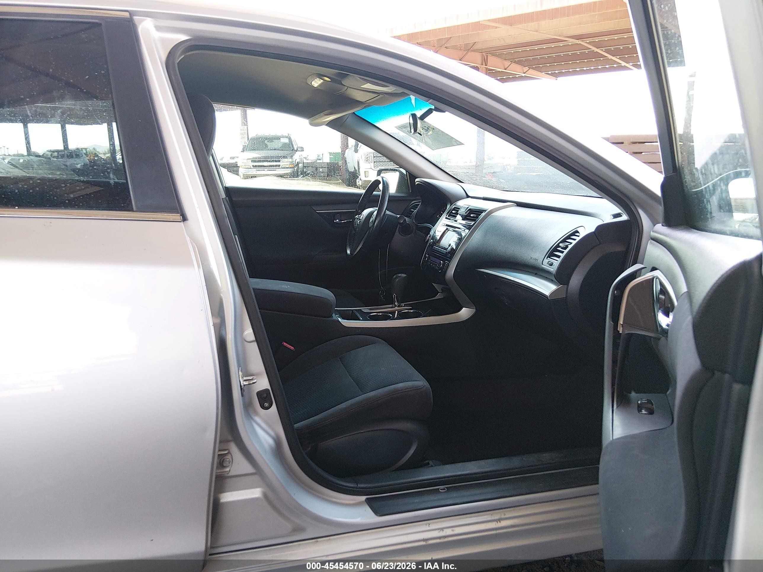 2014 Nissan Altima 2.5 Sv Silver vin: 1N4AL3AP4EN243657
