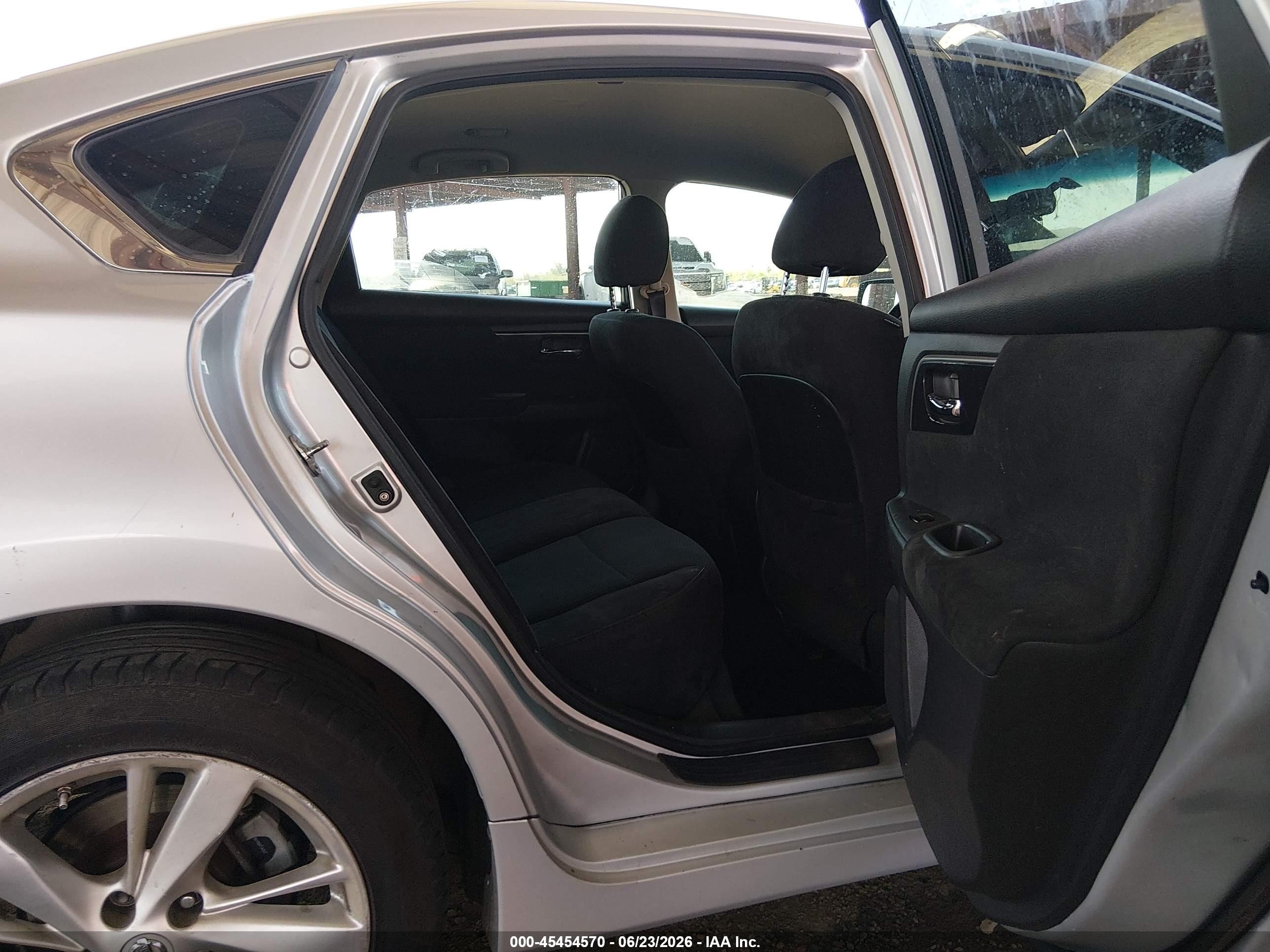 2014 Nissan Altima 2.5 Sv Silver vin: 1N4AL3AP4EN243657