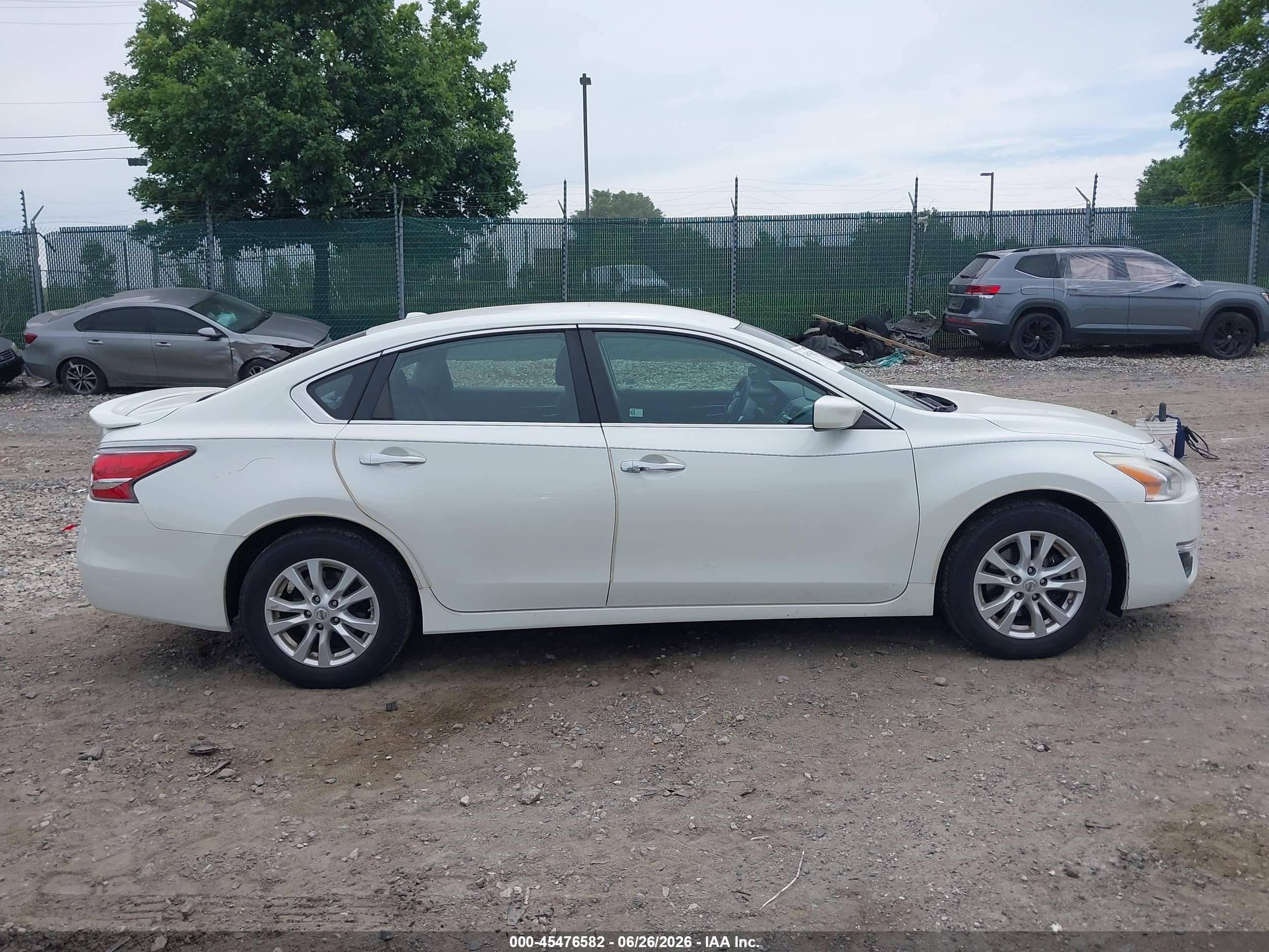 2014 Nissan Altima 2.5 S Белый vin: 1N4AL3AP4EN249667