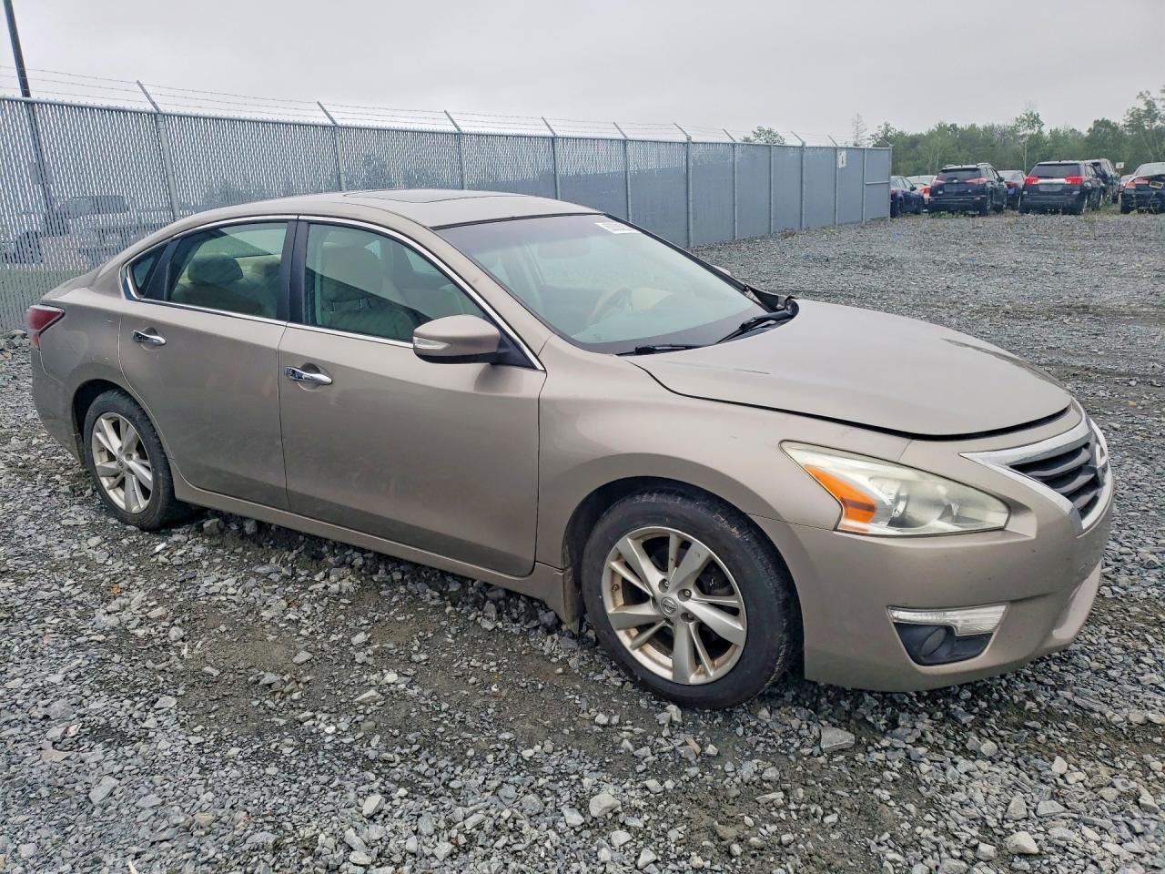 2014 Nissan Altima 2.5 Tan vin: 1N4AL3AP4EN252438