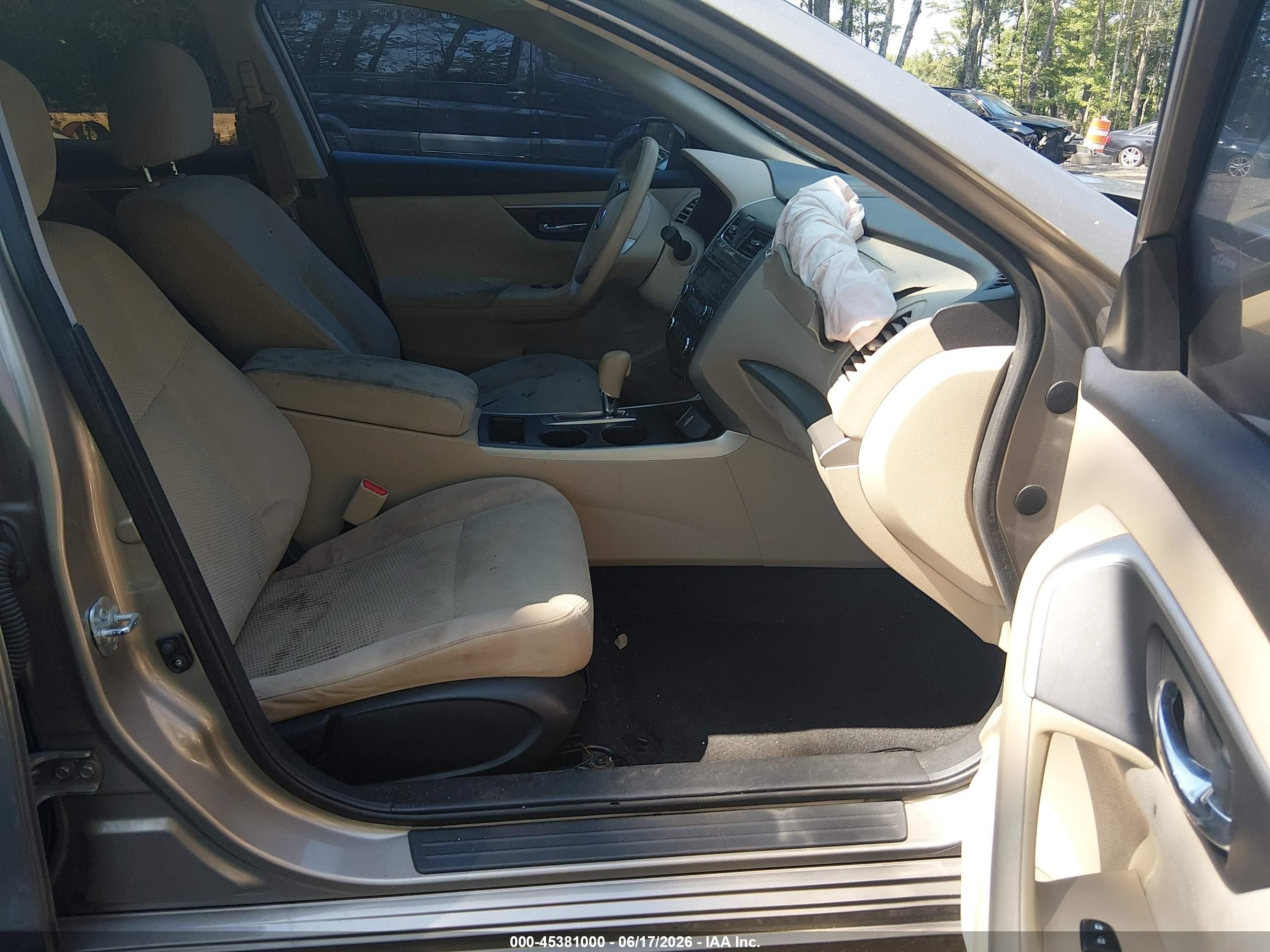 2015 Nissan Altima 2.5 Tan vin: 1N4AL3AP4FC126559