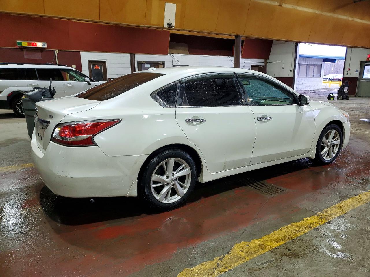2015 Nissan Altima 2.5 Sv White vin: 1N4AL3AP4FC130174