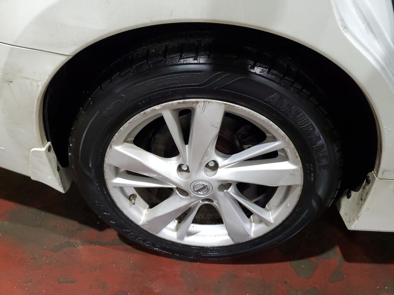 2015 Nissan Altima 2.5 Sv White vin: 1N4AL3AP4FC130174 Damage: Right Rear Wheel, Curb Rash, > 12 Inches