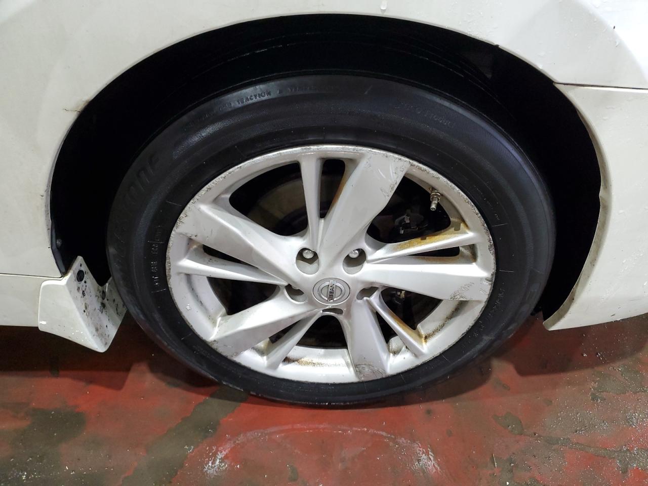 2015 Nissan Altima 2.5 Sv White vin: 1N4AL3AP4FC130174 Damage: Right Front Wheel, Curb Rash, > 12 Inches