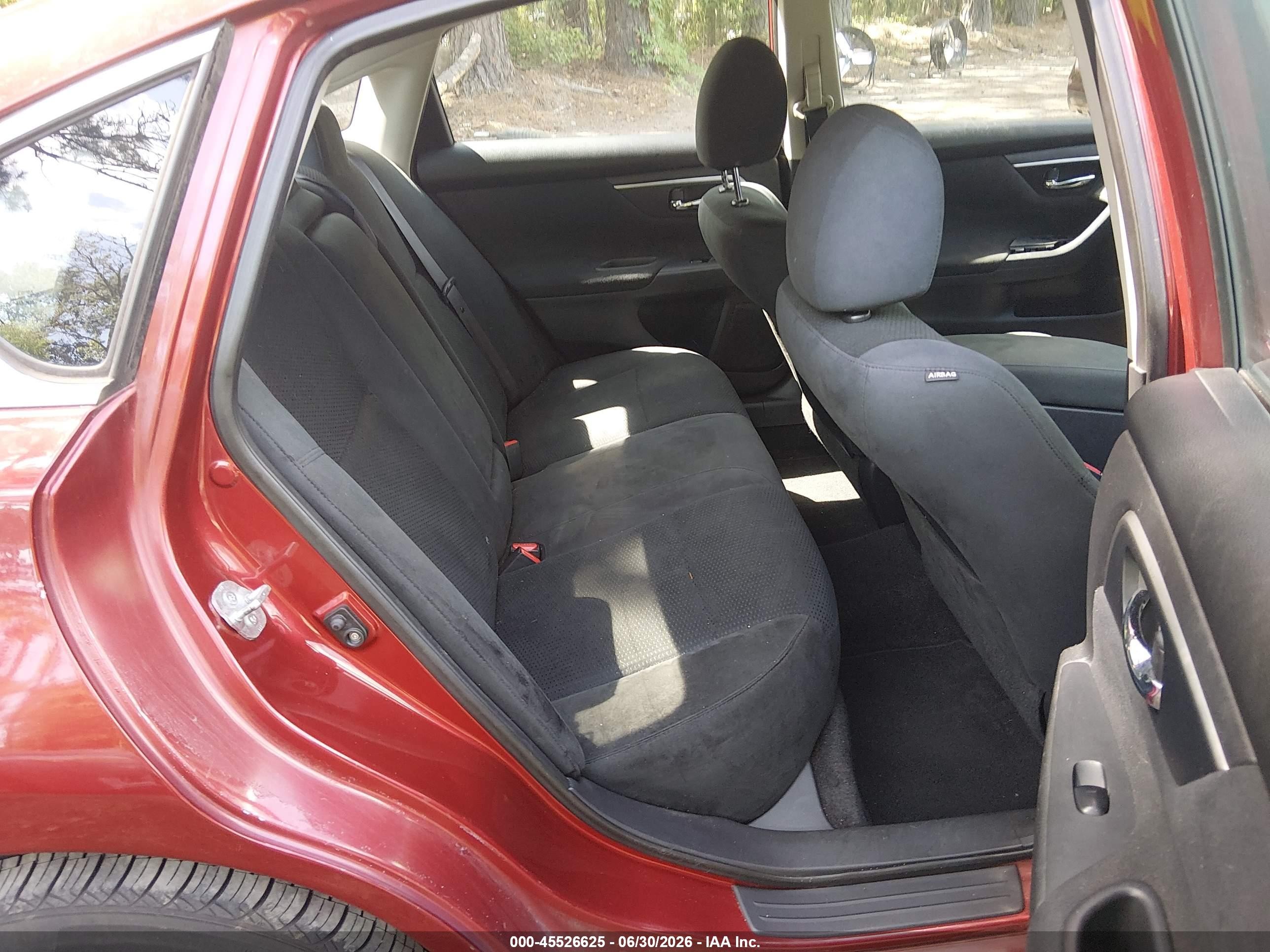 2015 Nissan Altima 2.5 S Red vin: 1N4AL3AP4FC140865