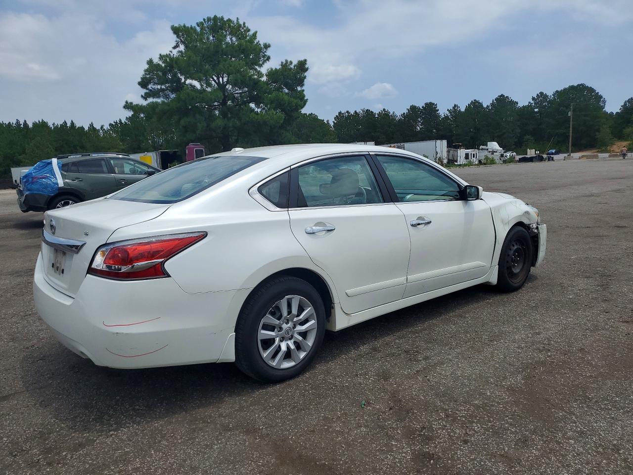 2015 Nissan Altima 2.5 S White vin: 1N4AL3AP4FC183117