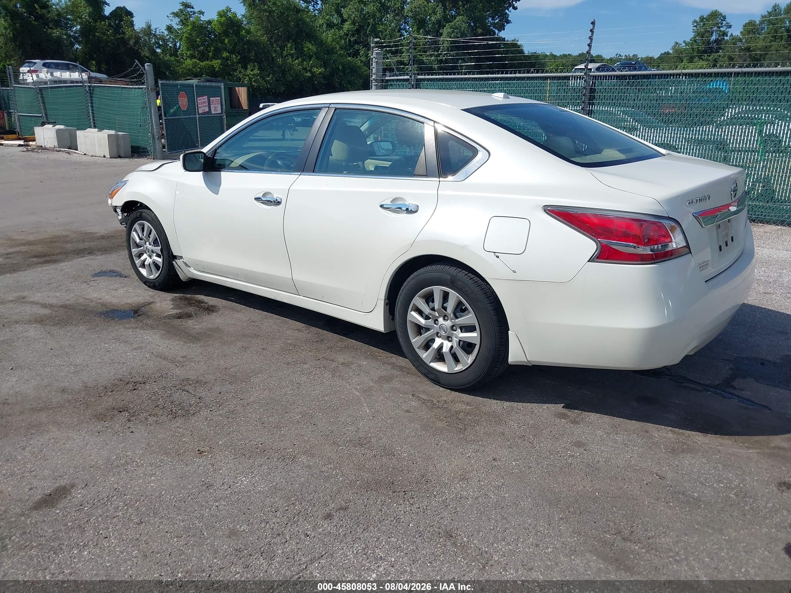 2015 Nissan Altima 2.5 S White vin: 1N4AL3AP4FC199916