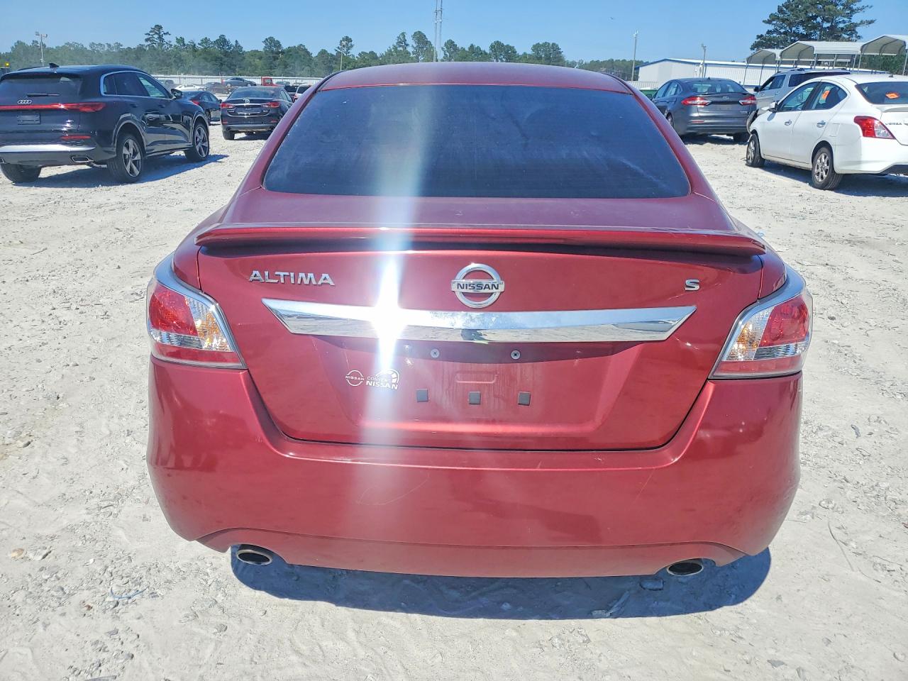 2015 Nissan Altima 2.5 S Red vin: 1N4AL3AP4FC223082