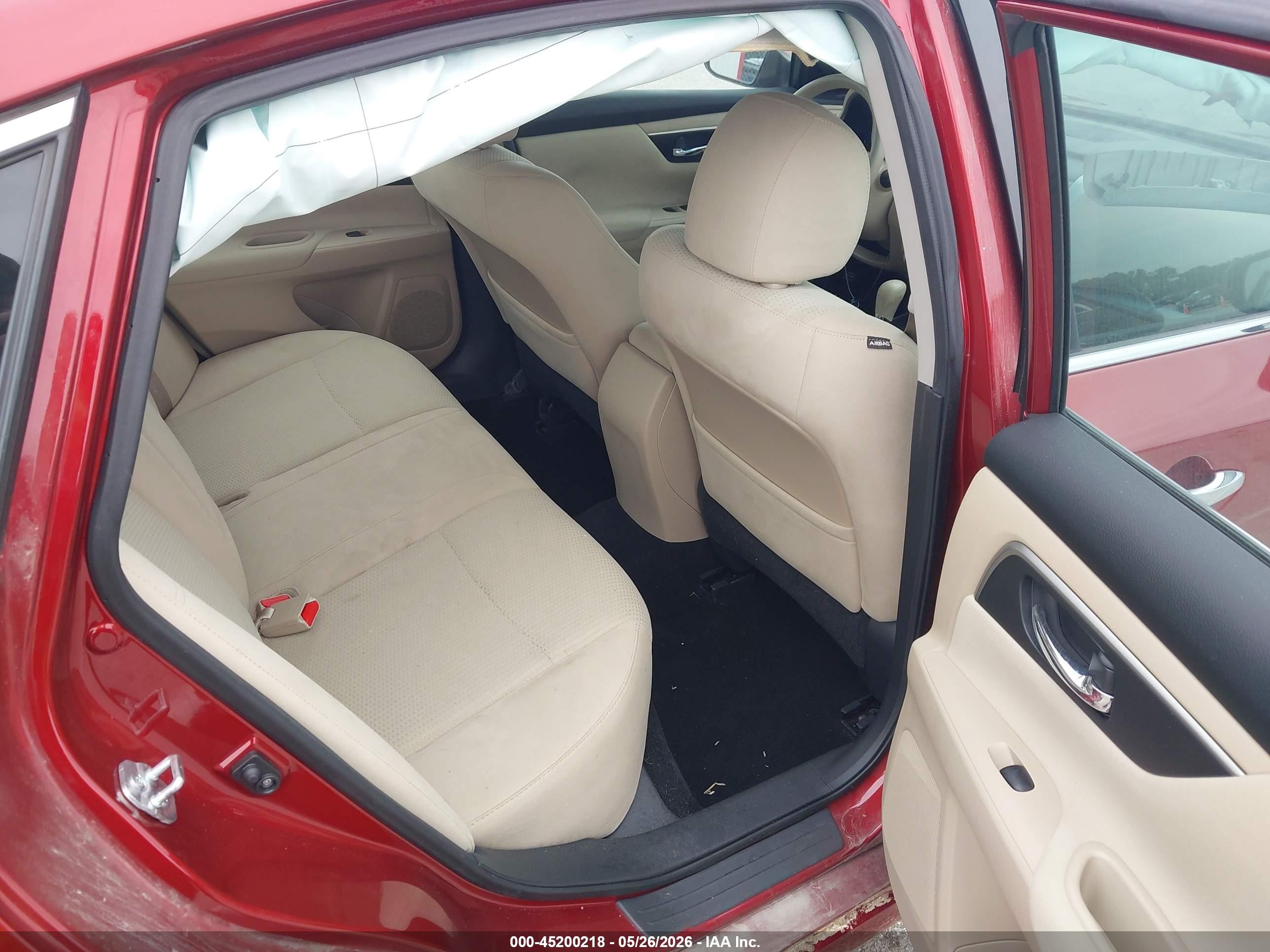 2015 Nissan Altima 2.5 S Red vin: 1N4AL3AP4FC228122