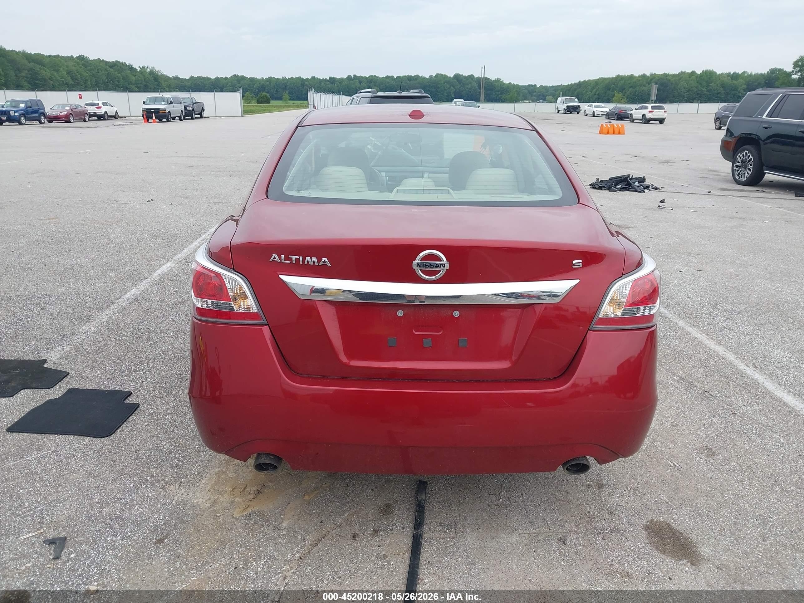 2015 Nissan Altima 2.5 S Red vin: 1N4AL3AP4FC228122
