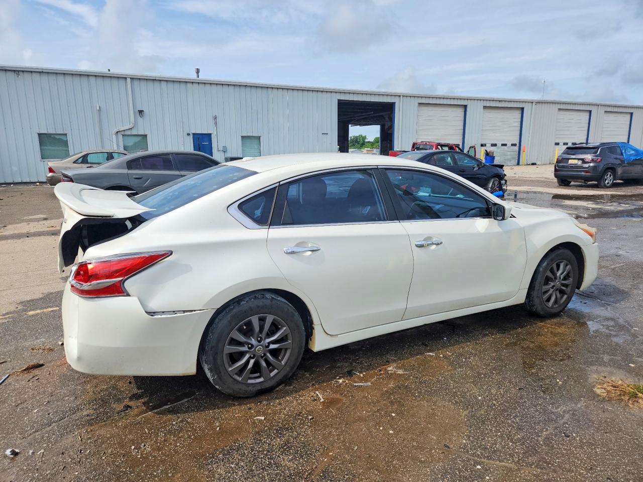 2015 Nissan Altima 2.5 S White vin: 1N4AL3AP4FC422438