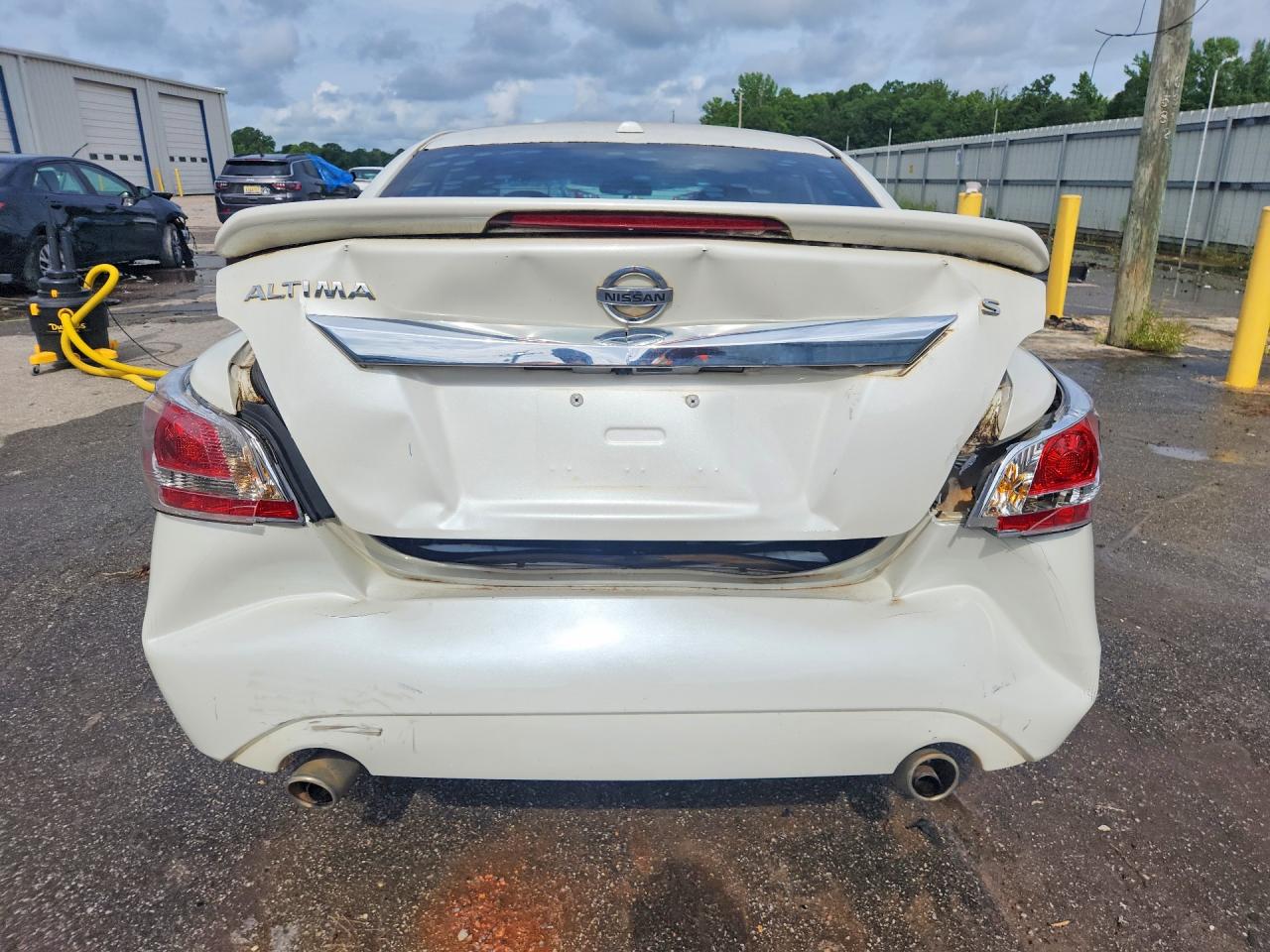 2015 Nissan Altima 2.5 S White vin: 1N4AL3AP4FC422438