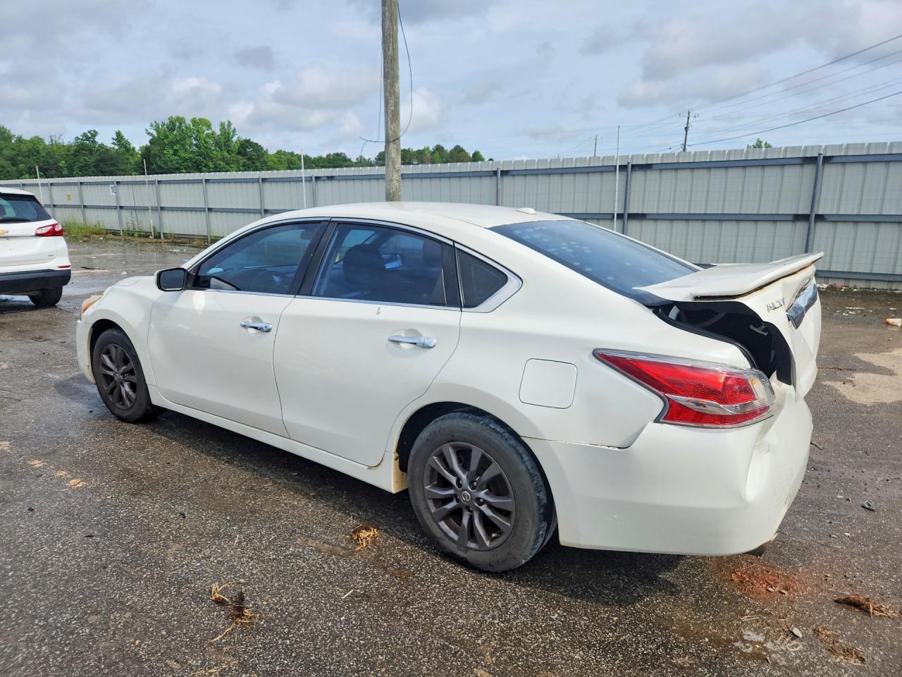 2015 Nissan Altima 2.5 S White vin: 1N4AL3AP4FC422438