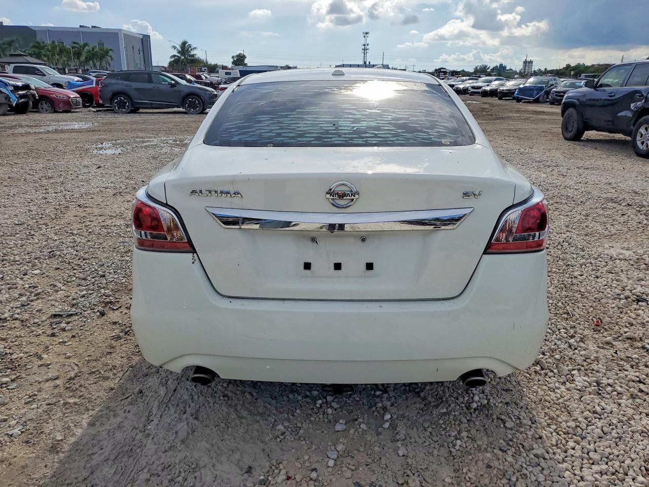 2015 Nissan Altima 2.5 Sv White vin: 1N4AL3AP4FC442057