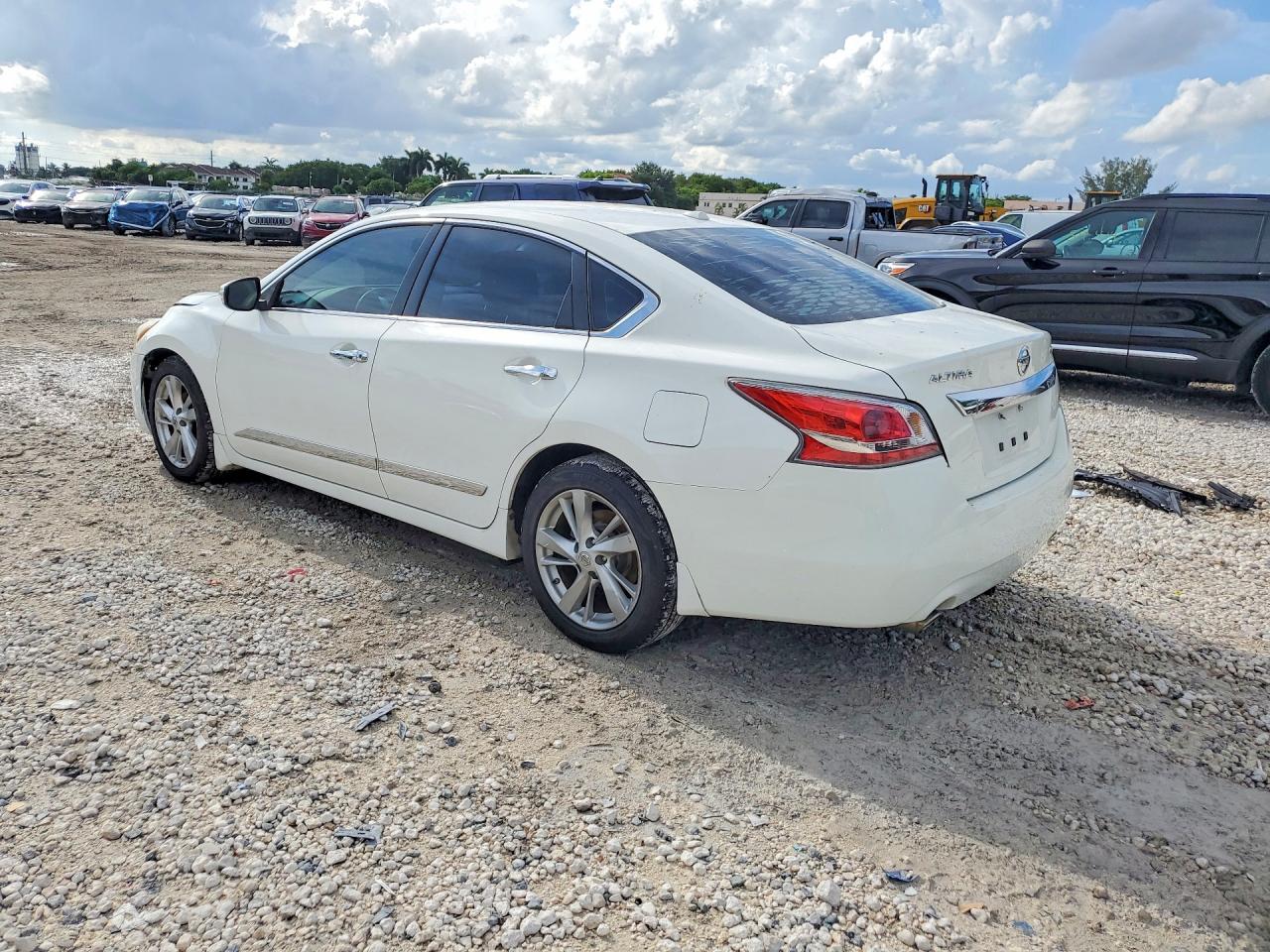 2015 Nissan Altima 2.5 Sv White vin: 1N4AL3AP4FC442057