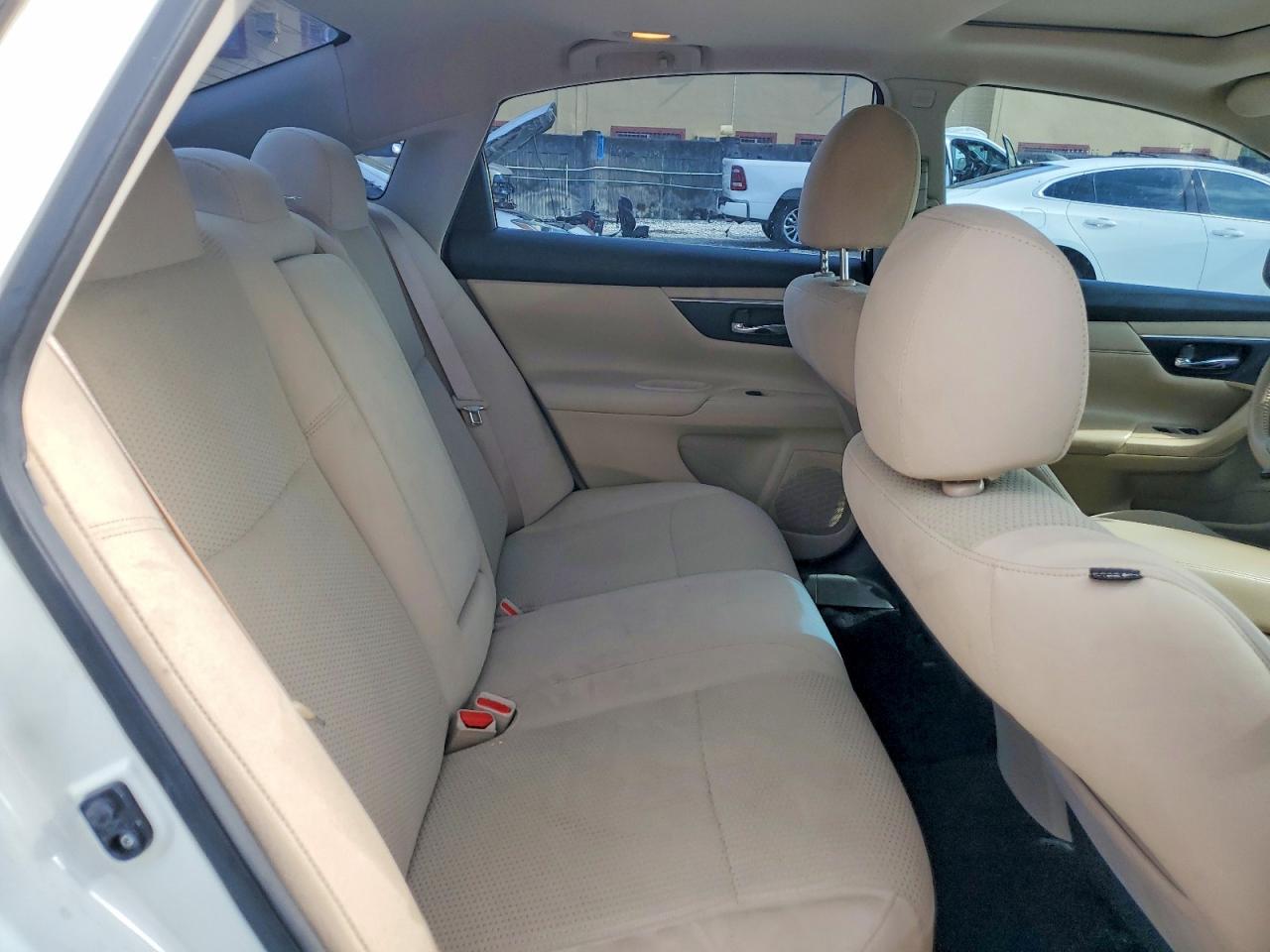 2015 Nissan Altima 2.5 Sv White vin: 1N4AL3AP4FC442057