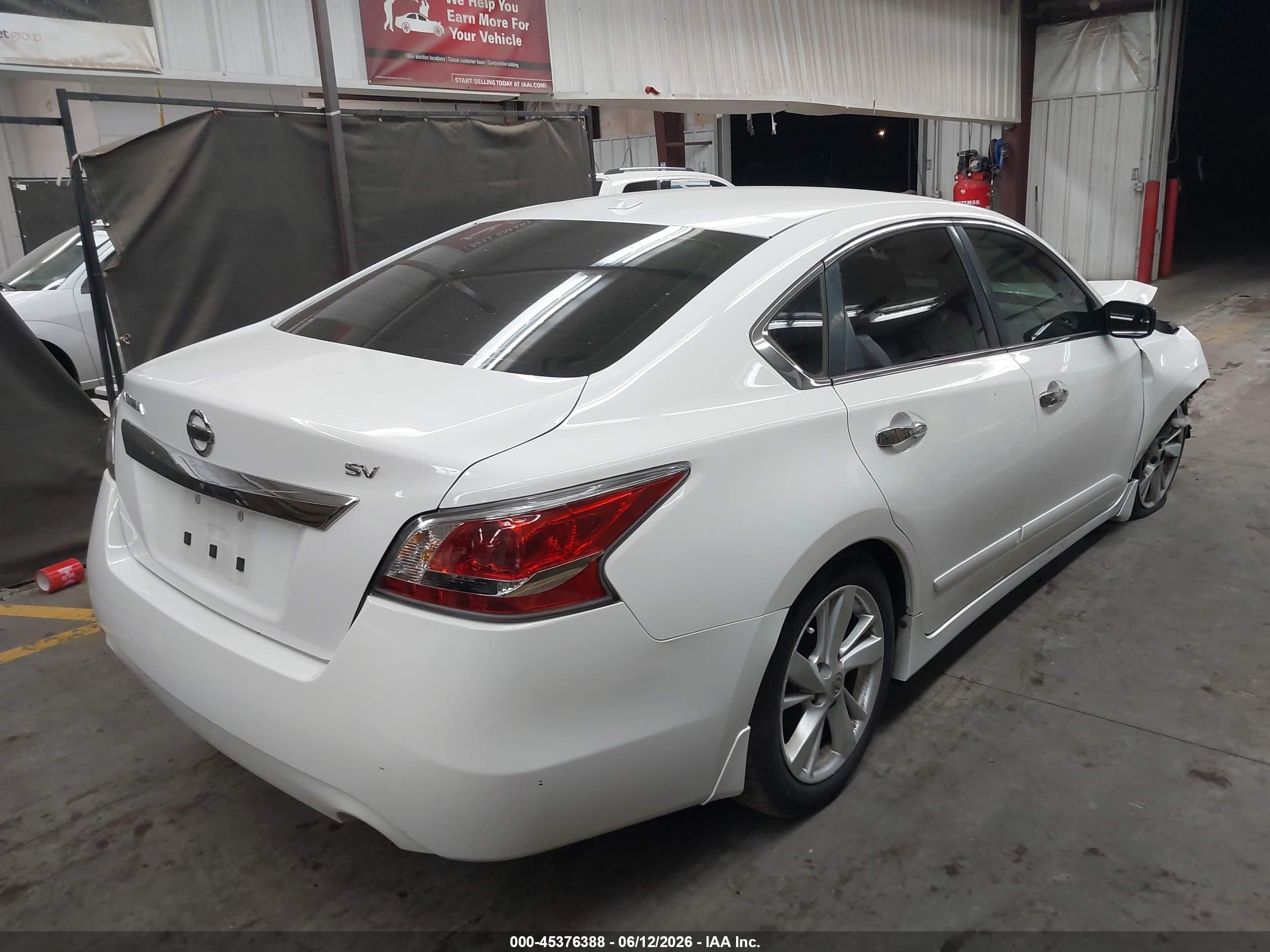 2015 Nissan Altima 2.5 Sv White vin: 1N4AL3AP4FC442978