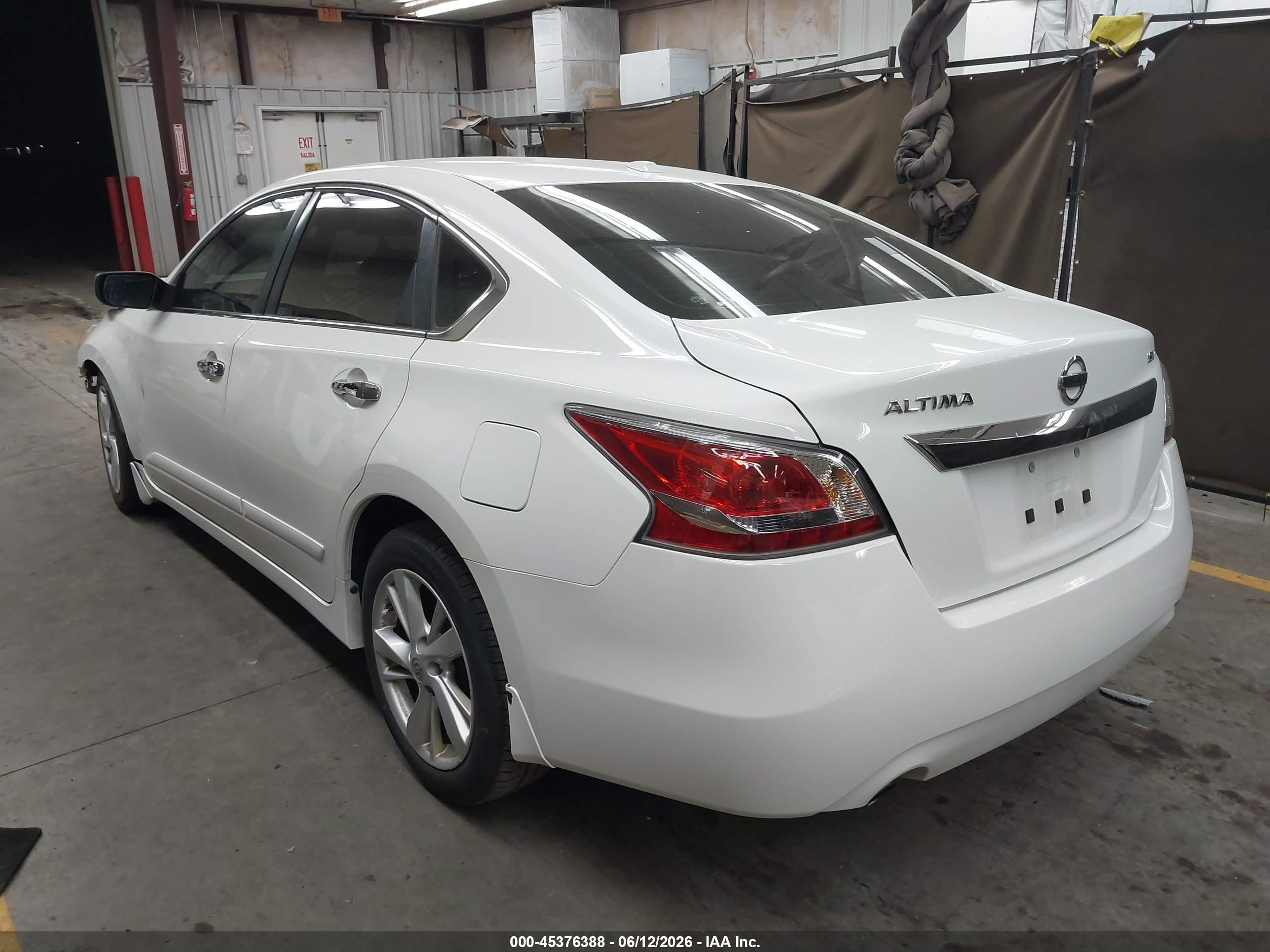 2015 Nissan Altima 2.5 Sv White vin: 1N4AL3AP4FC442978