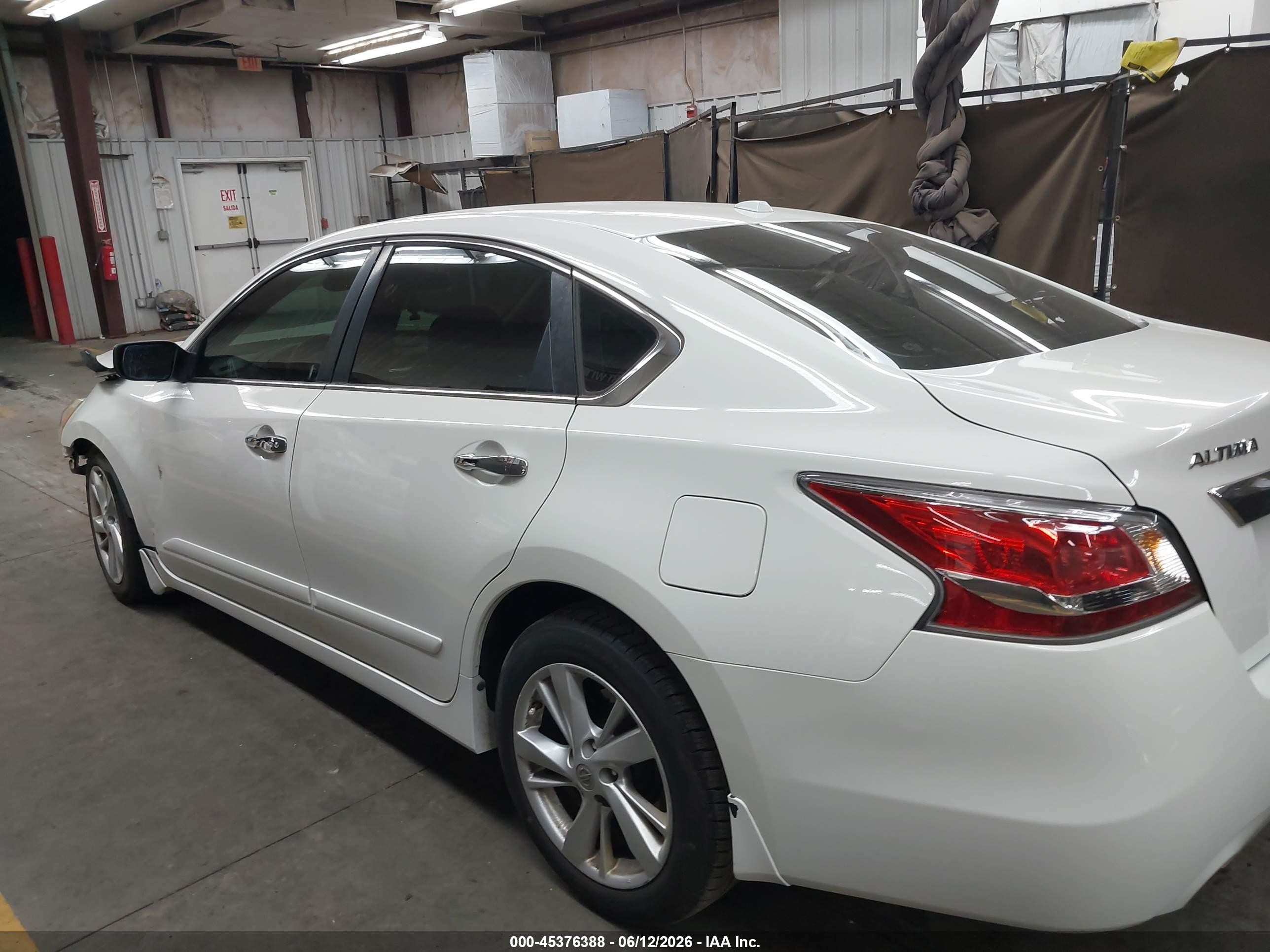 2015 Nissan Altima 2.5 Sv White vin: 1N4AL3AP4FC442978