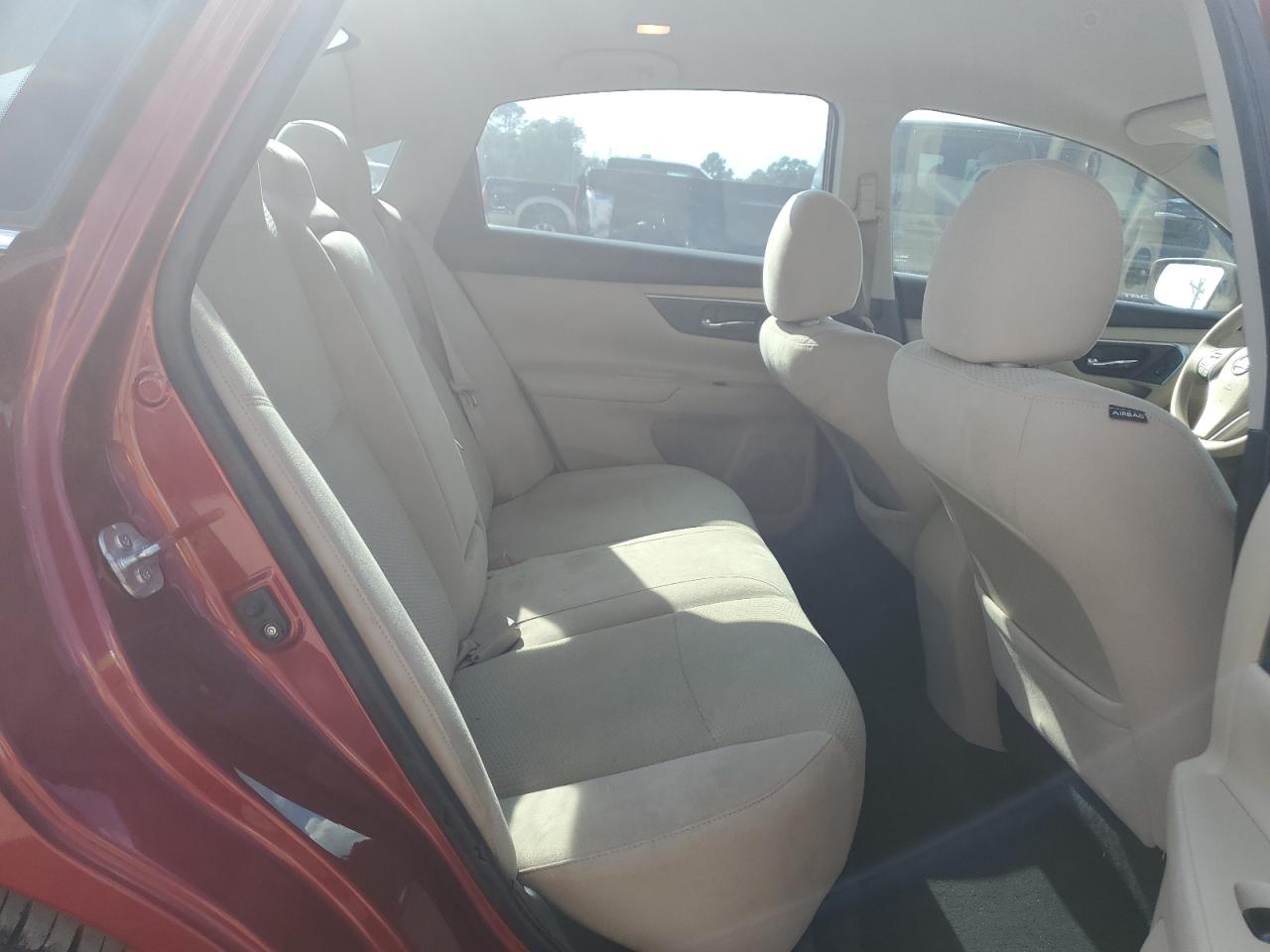 2015 Nissan Altima 2.5 Red vin: 1N4AL3AP4FC447114
