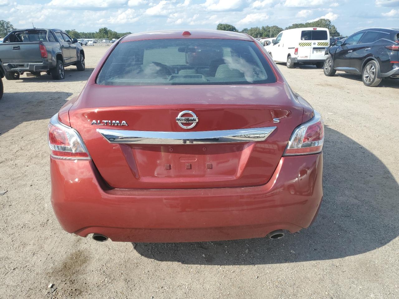 2015 Nissan Altima 2.5 Red vin: 1N4AL3AP4FC447114