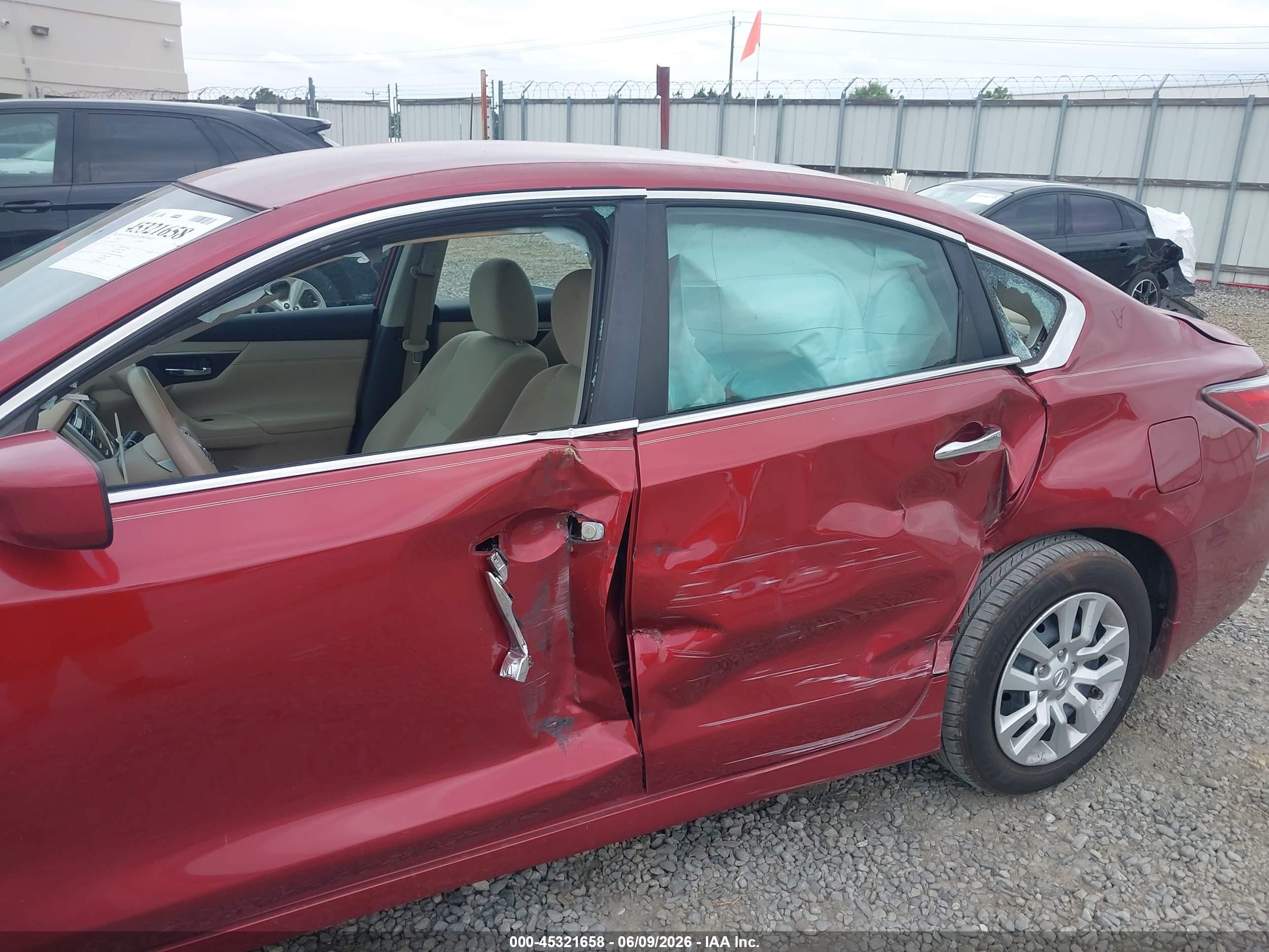 2015 Nissan Altima 2.5 S Red vin: 1N4AL3AP4FC447226