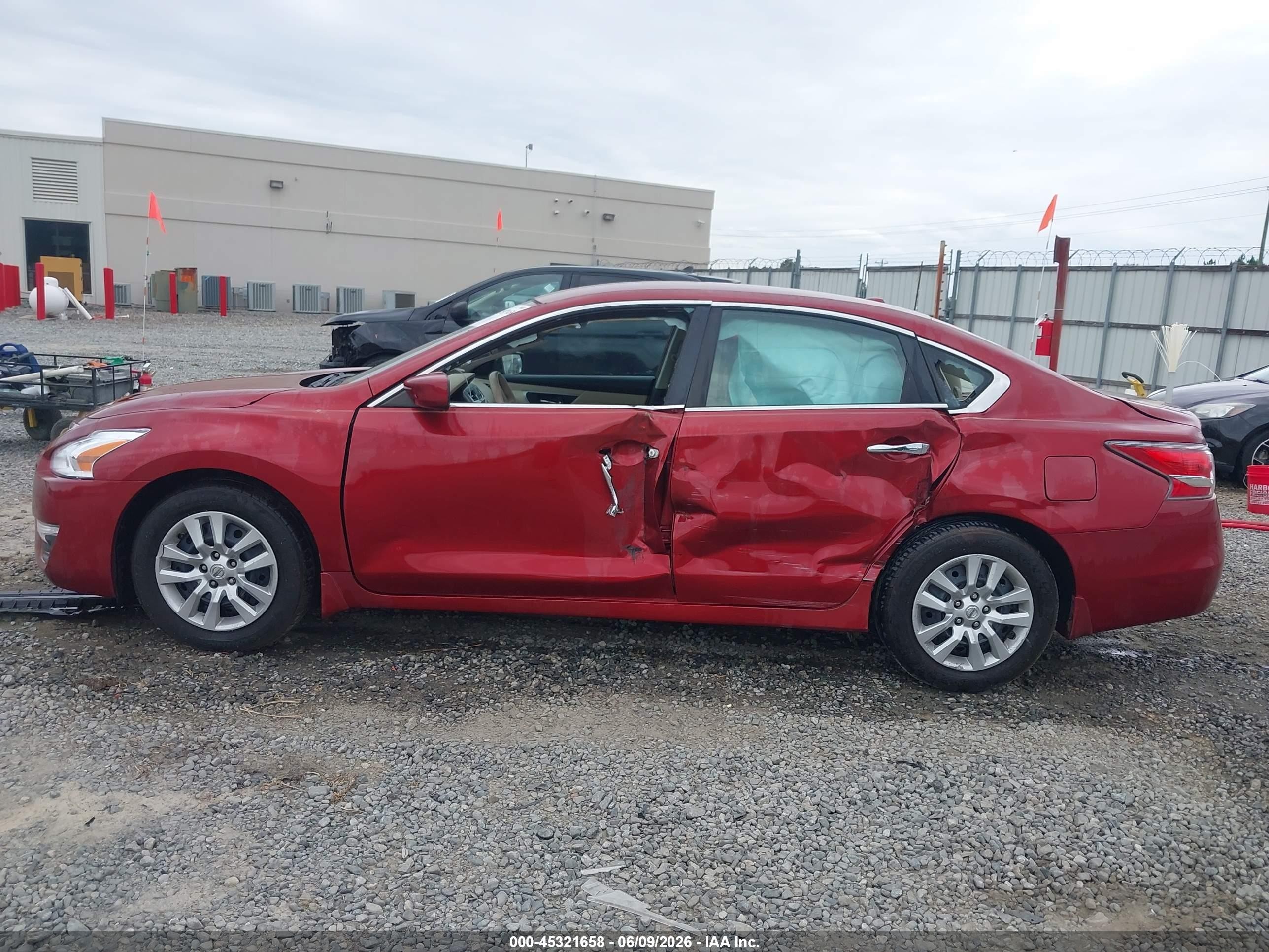 2015 Nissan Altima 2.5 S Red vin: 1N4AL3AP4FC447226